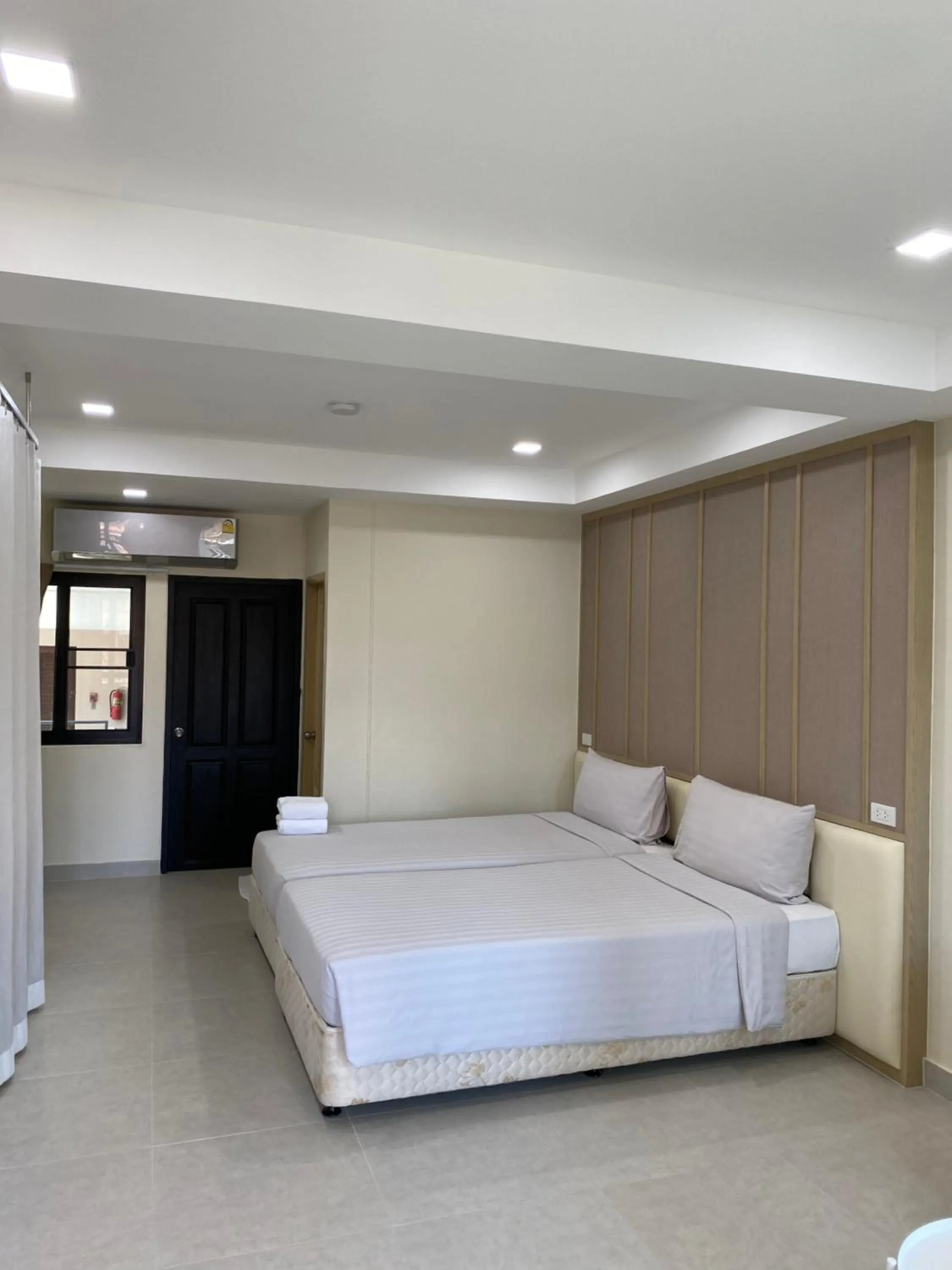 Bed in The Shade Residence