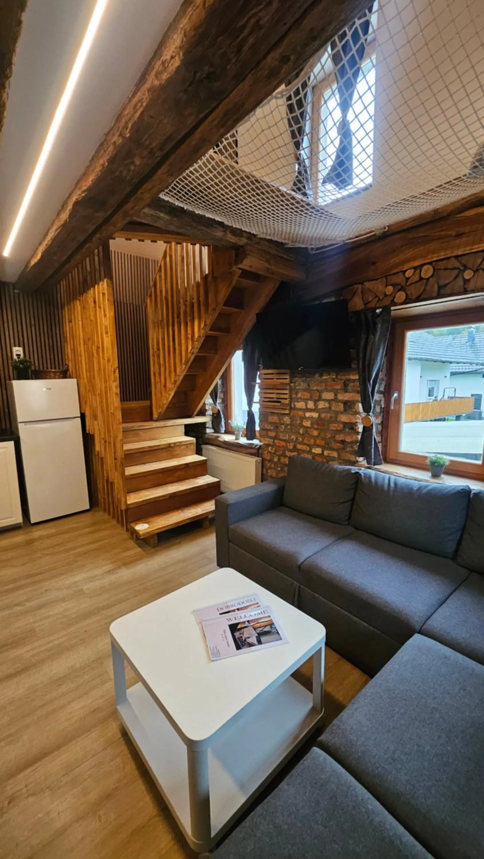 TV and multimedia in Hiša stare mame