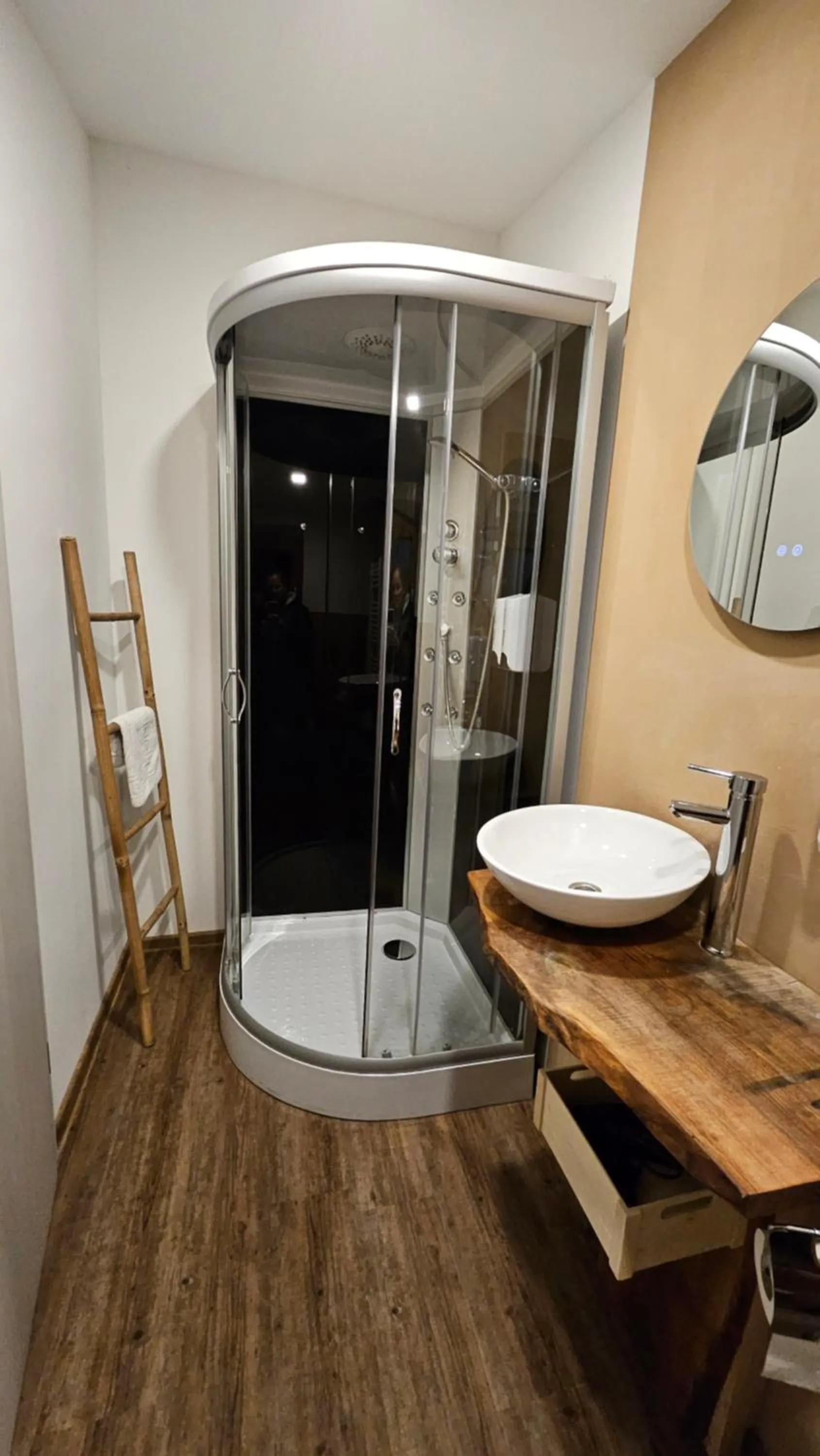 Shower in Hiša stare mame