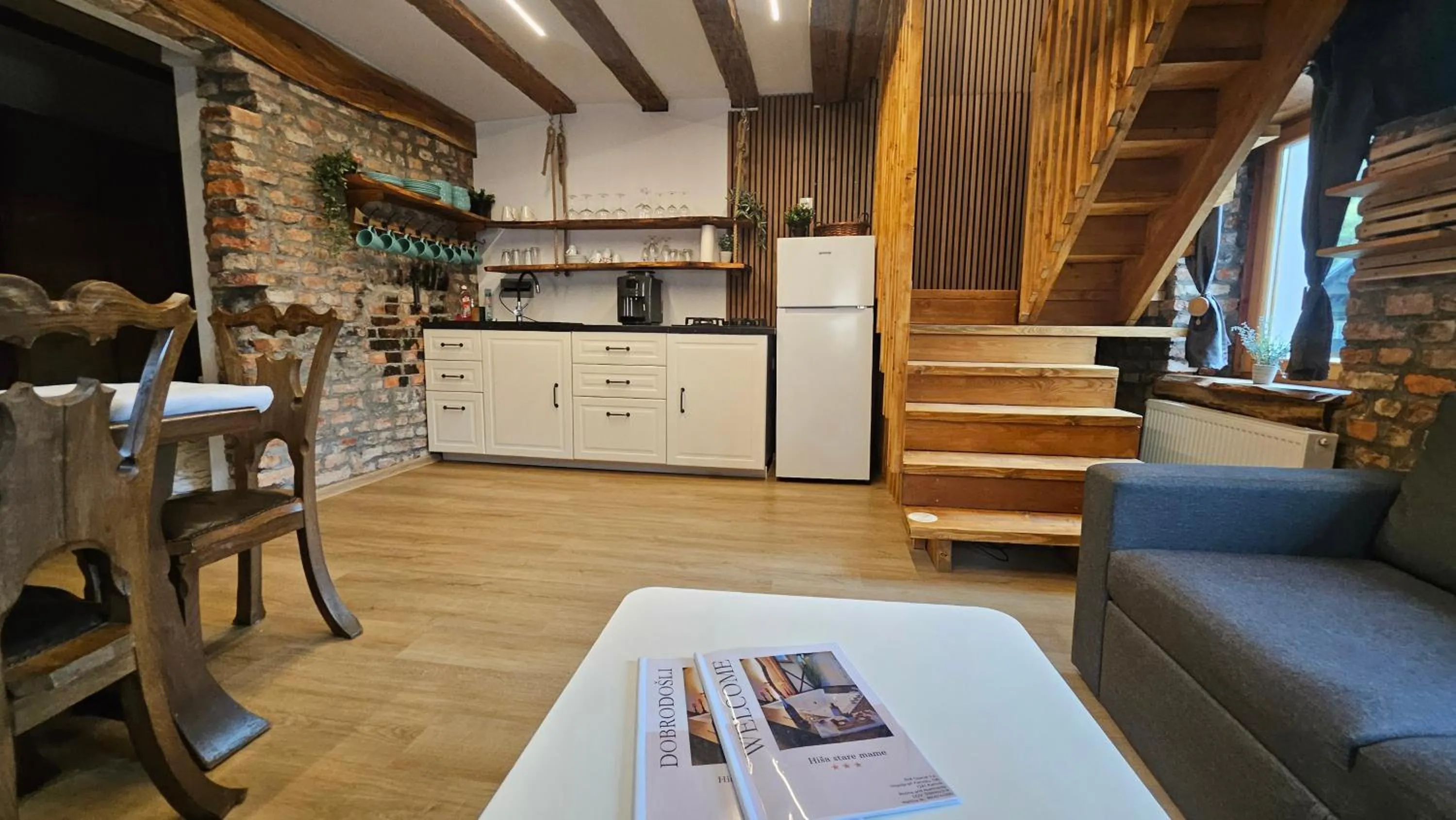 Kitchen or kitchenette in Hiša stare mame