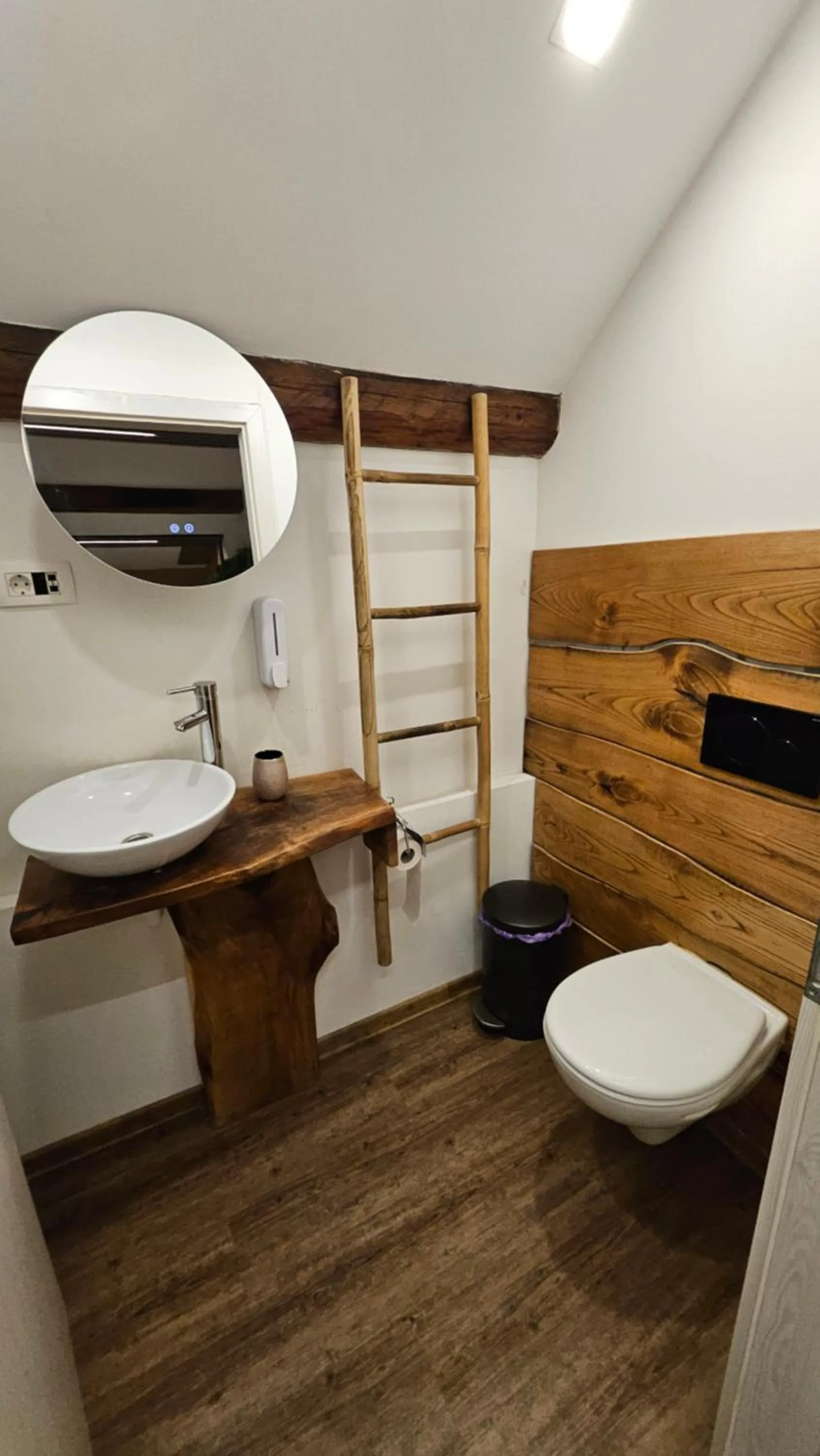 Toilet in Hiša stare mame