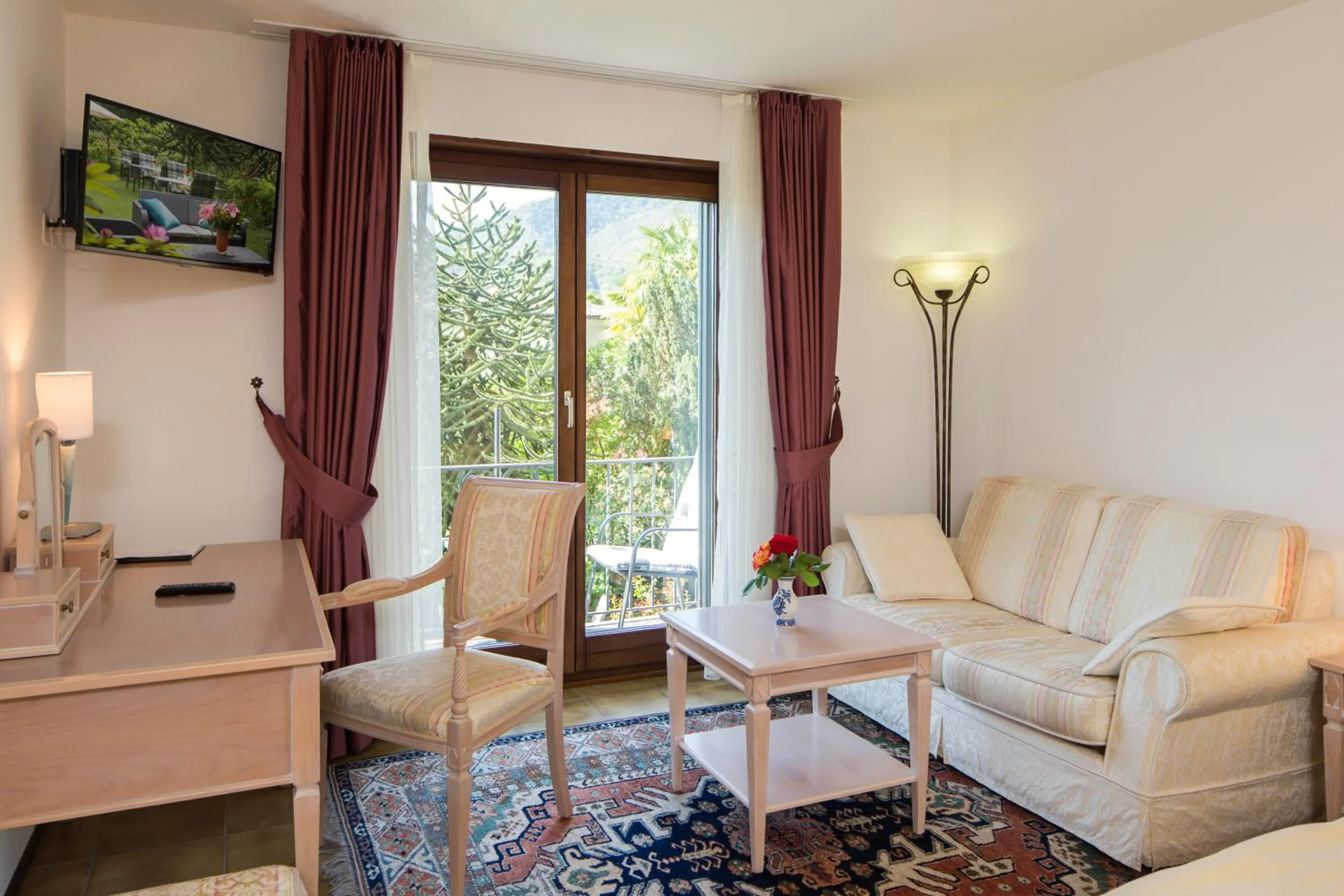 Seating area in Hotel Al Fiume