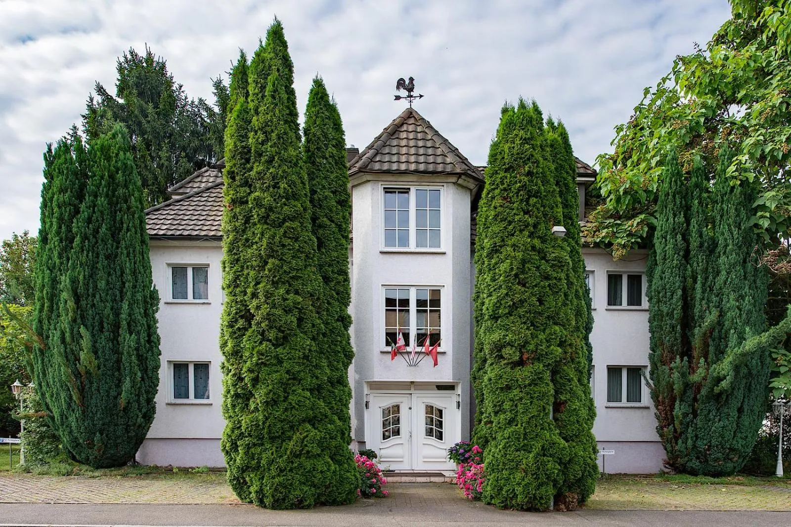 Property building in Hotel Villa Sulmana