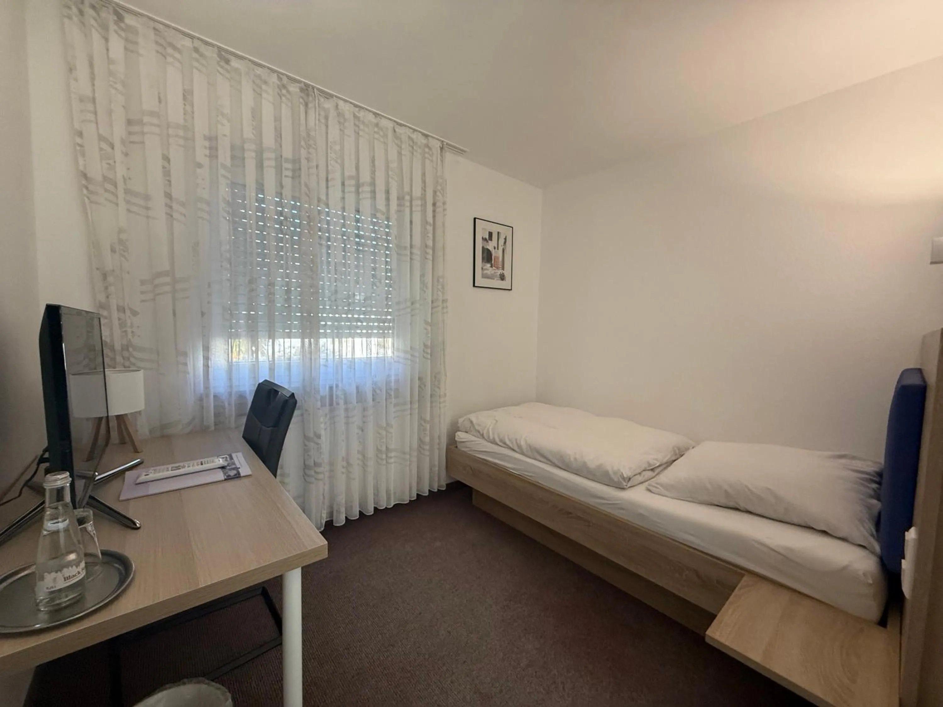 Photo of the whole room, Bed in Hotel Villa Sulmana