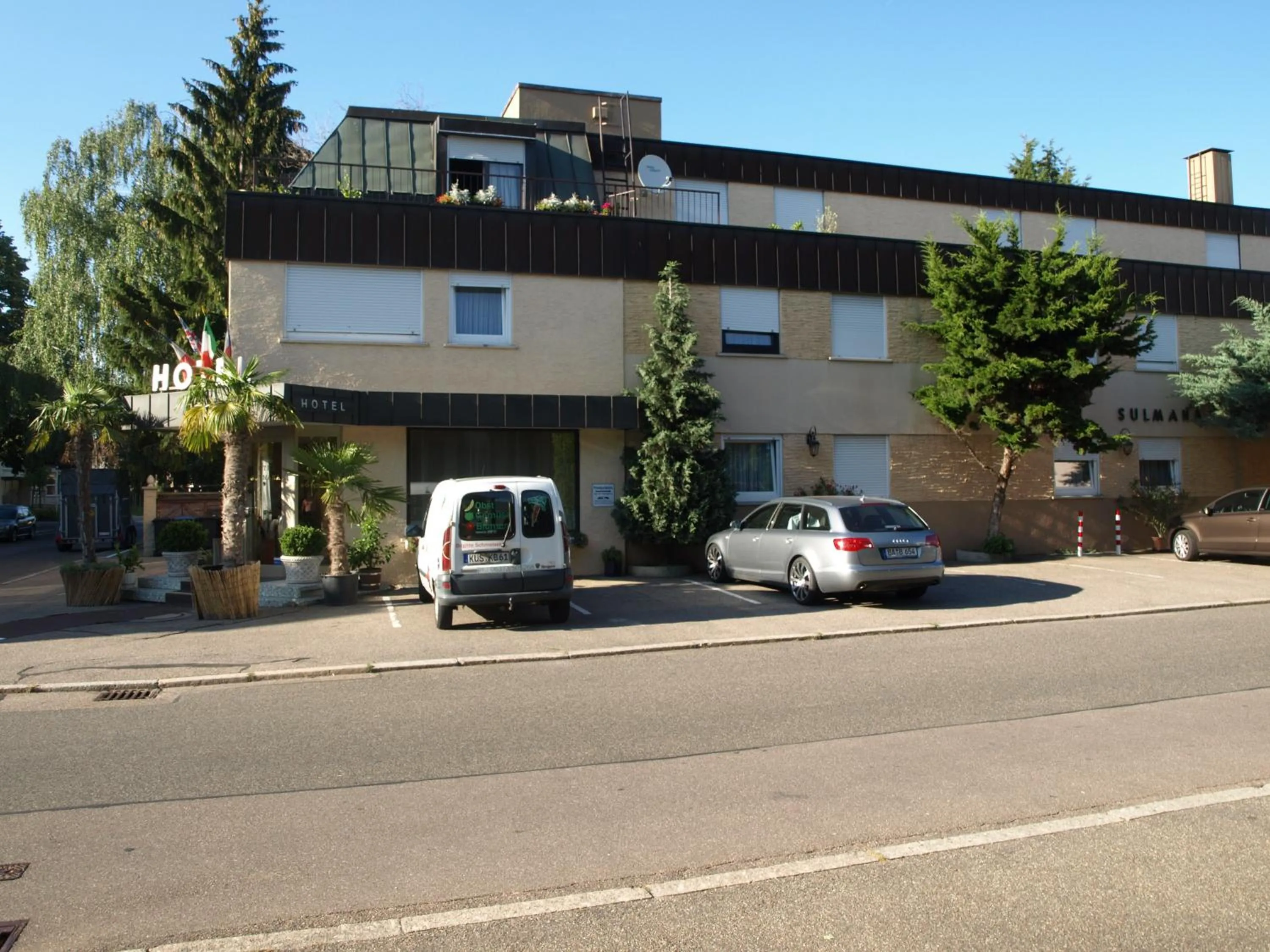 Facade/entrance in Hotel Villa Sulmana