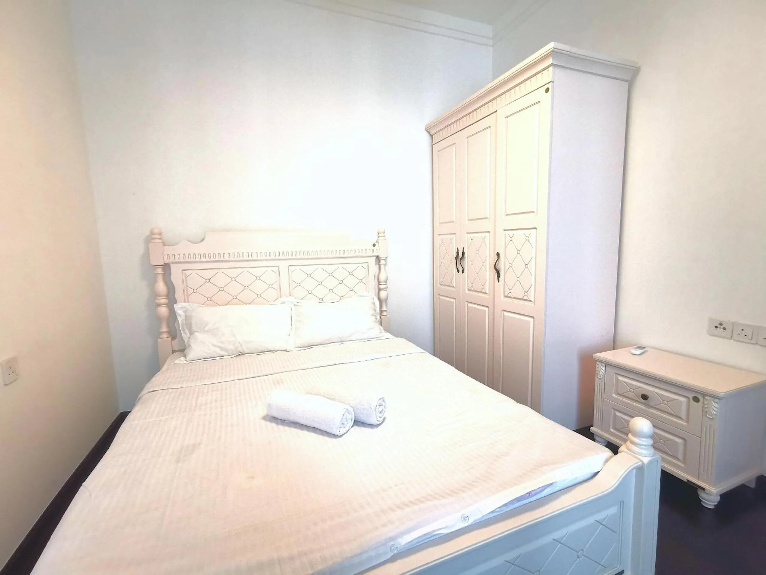 Bed in R&F Princess Cove by Maco Home