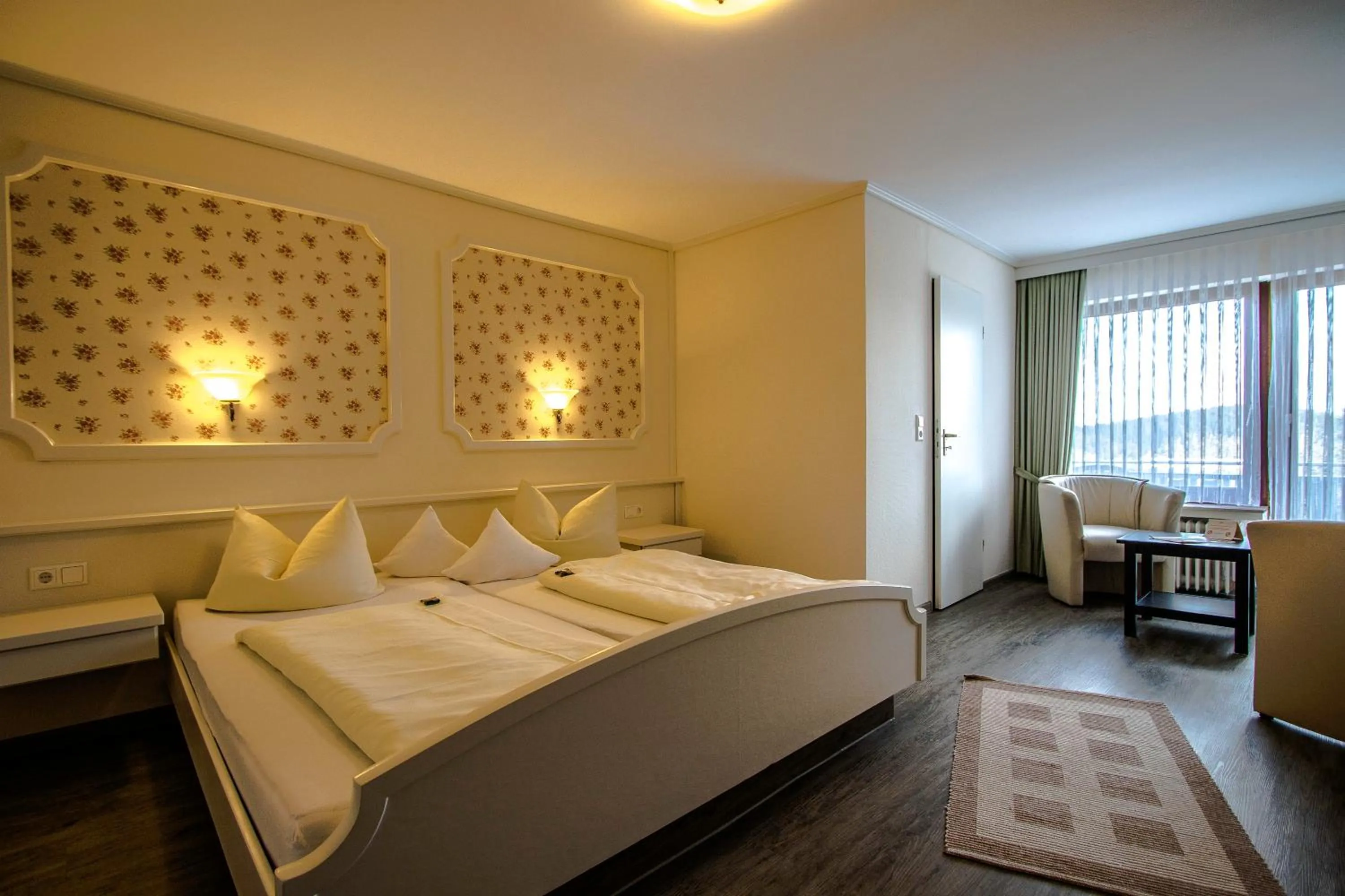 Day, Bed in Hotel Schneider