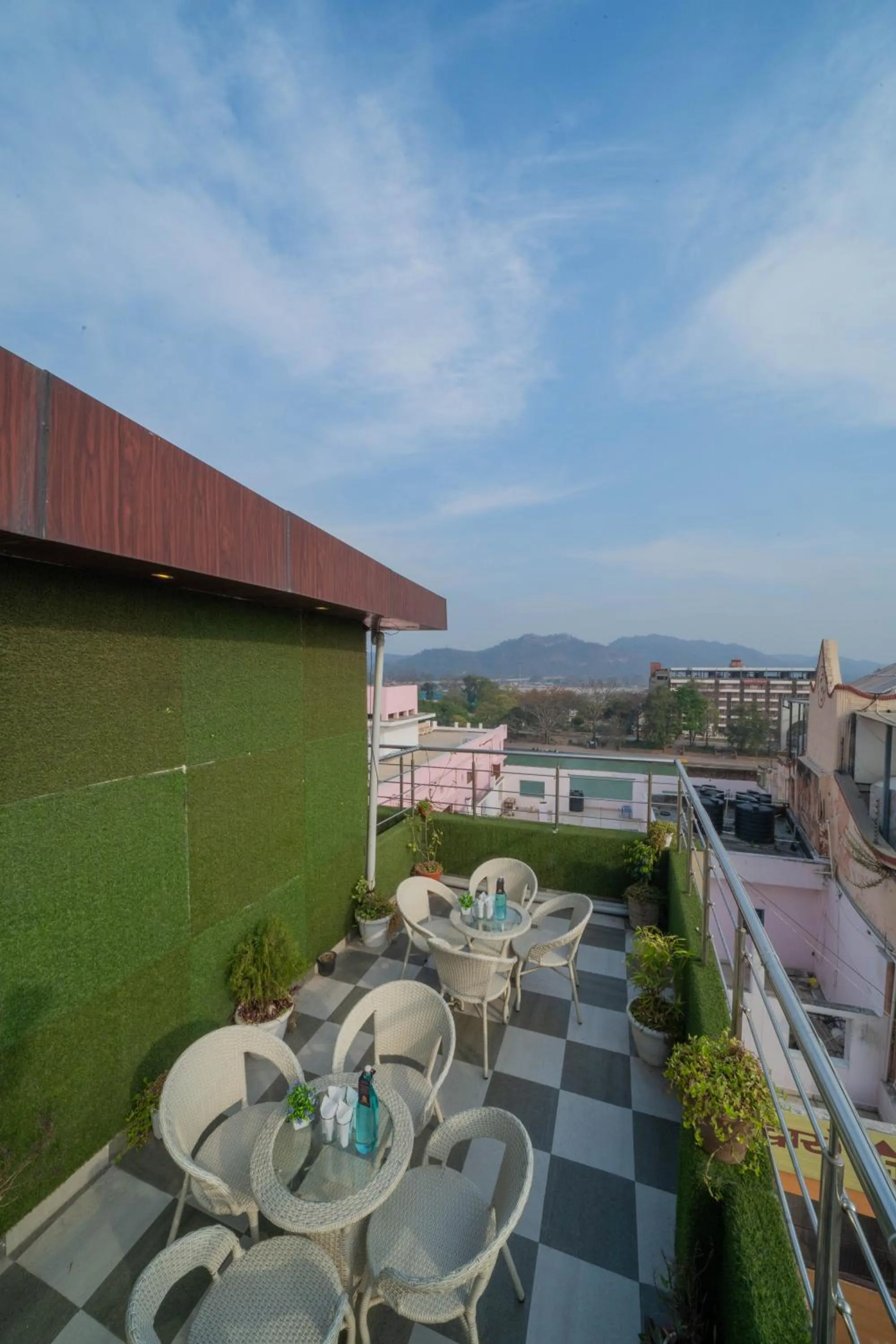 Restaurant/places to eat in Perfectstayz Premium Ganga Heights - Ganga View rooftop cafe