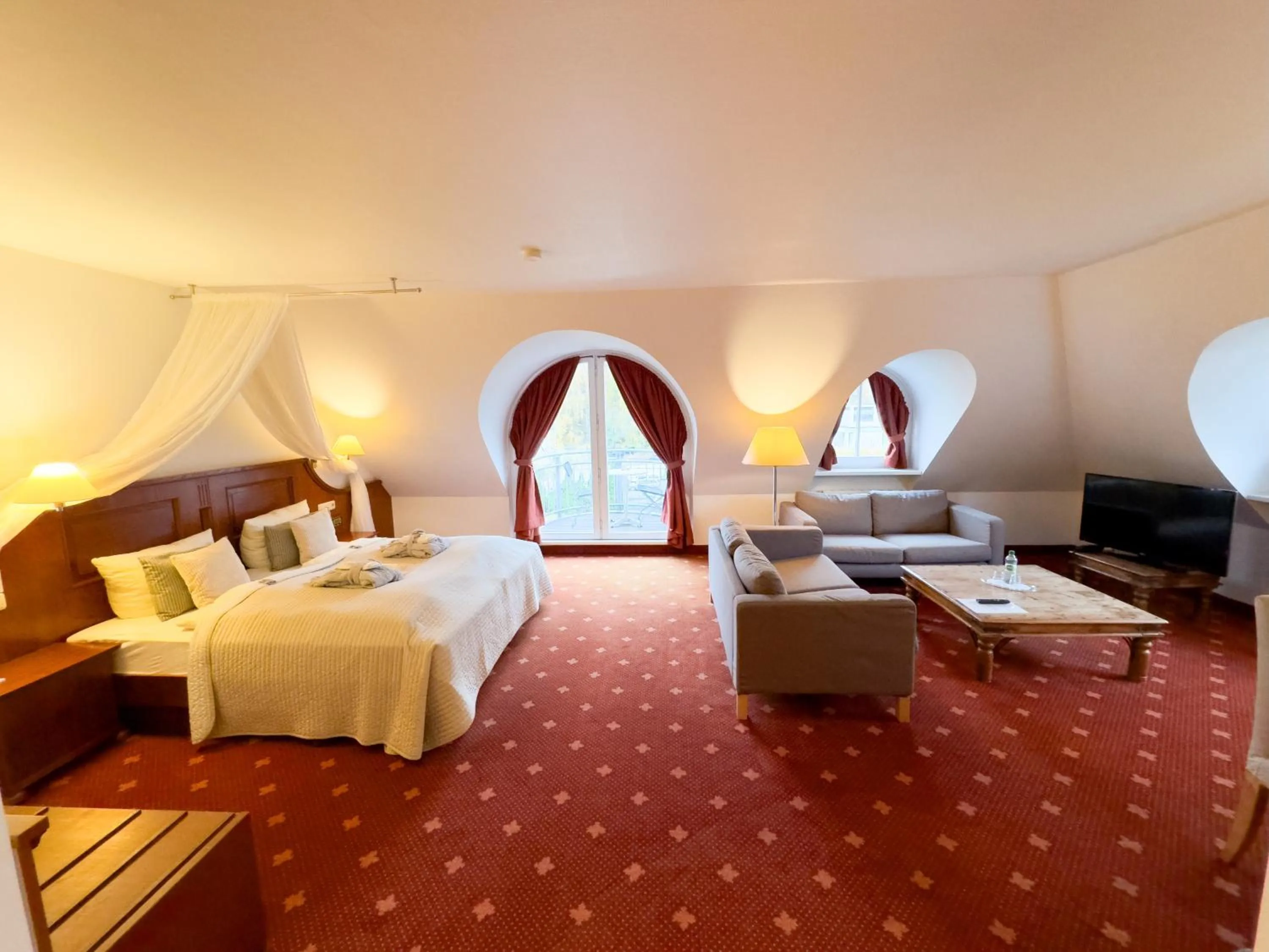 Living room, Bed in Hotel Villa Gropius