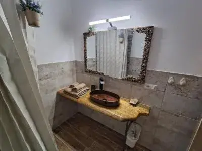 Large Double Room in Lughera b&b Large Double Room in Lughera b&b