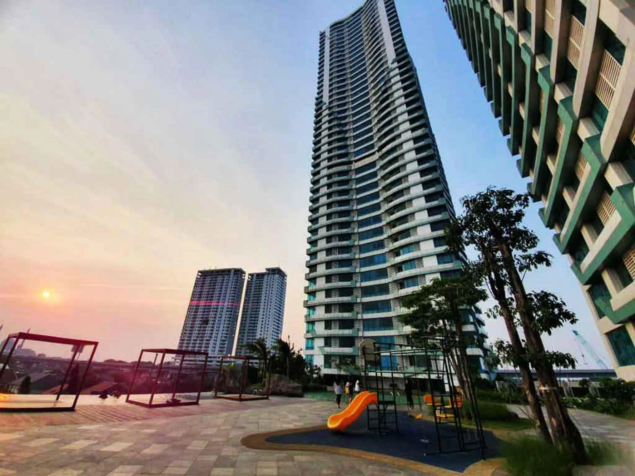 Property building in Apartemen Grand Kamala Lagoon by 21 Room