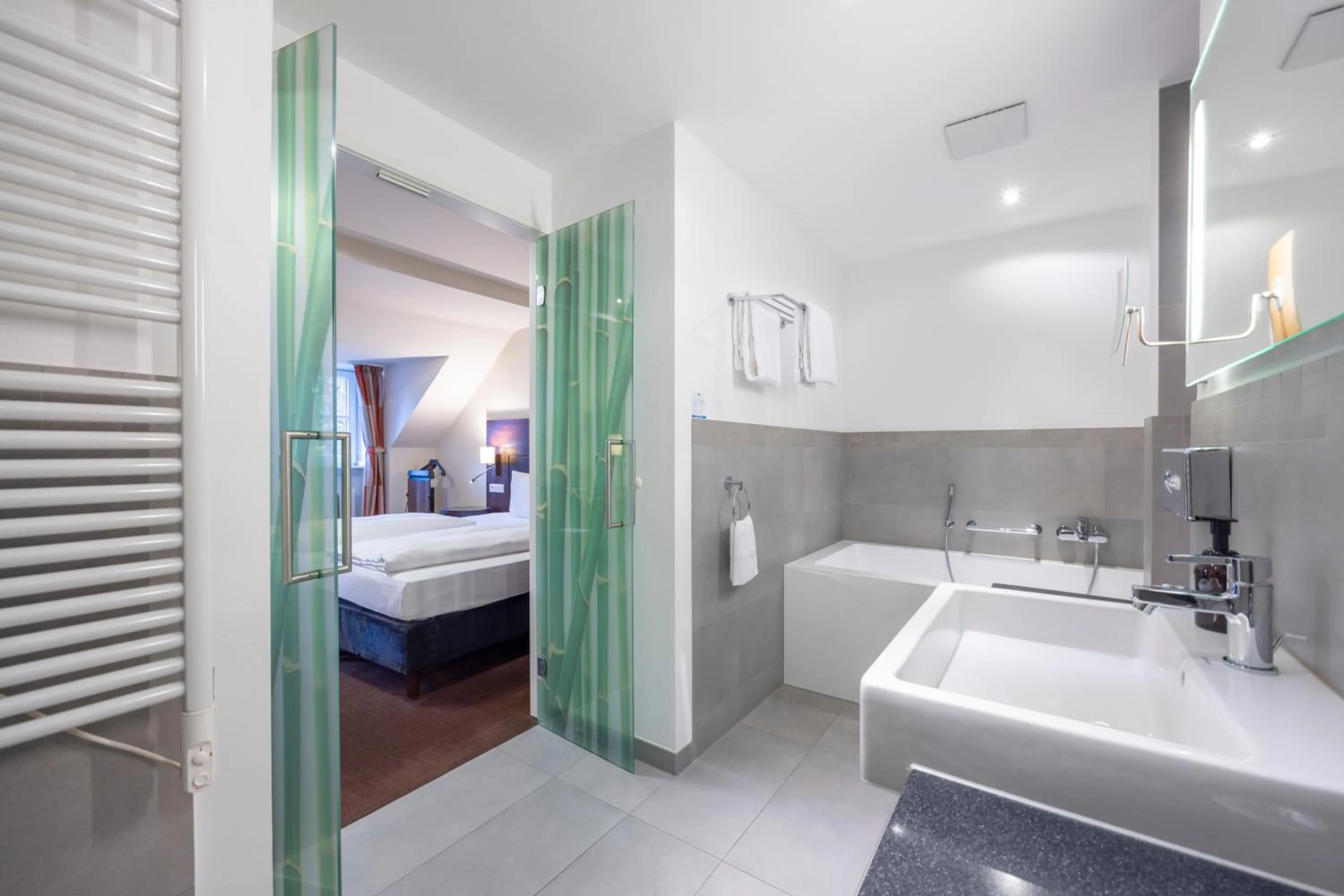 Photo of the whole room, Bed in Fletcher Waldhotel Nordrhein-Westfalen