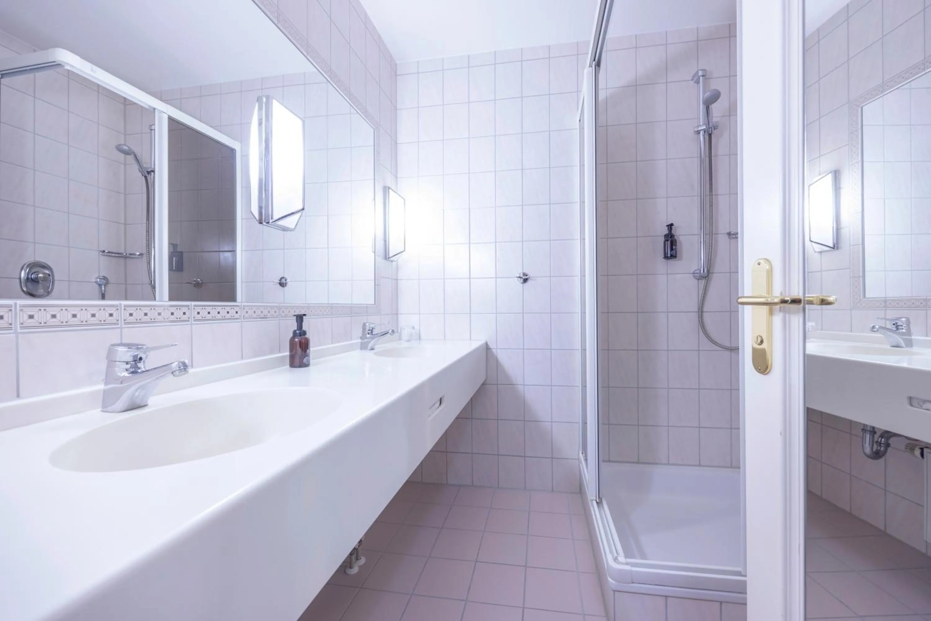 Bathroom in Fletcher Waldhotel Nordrhein-Westfalen