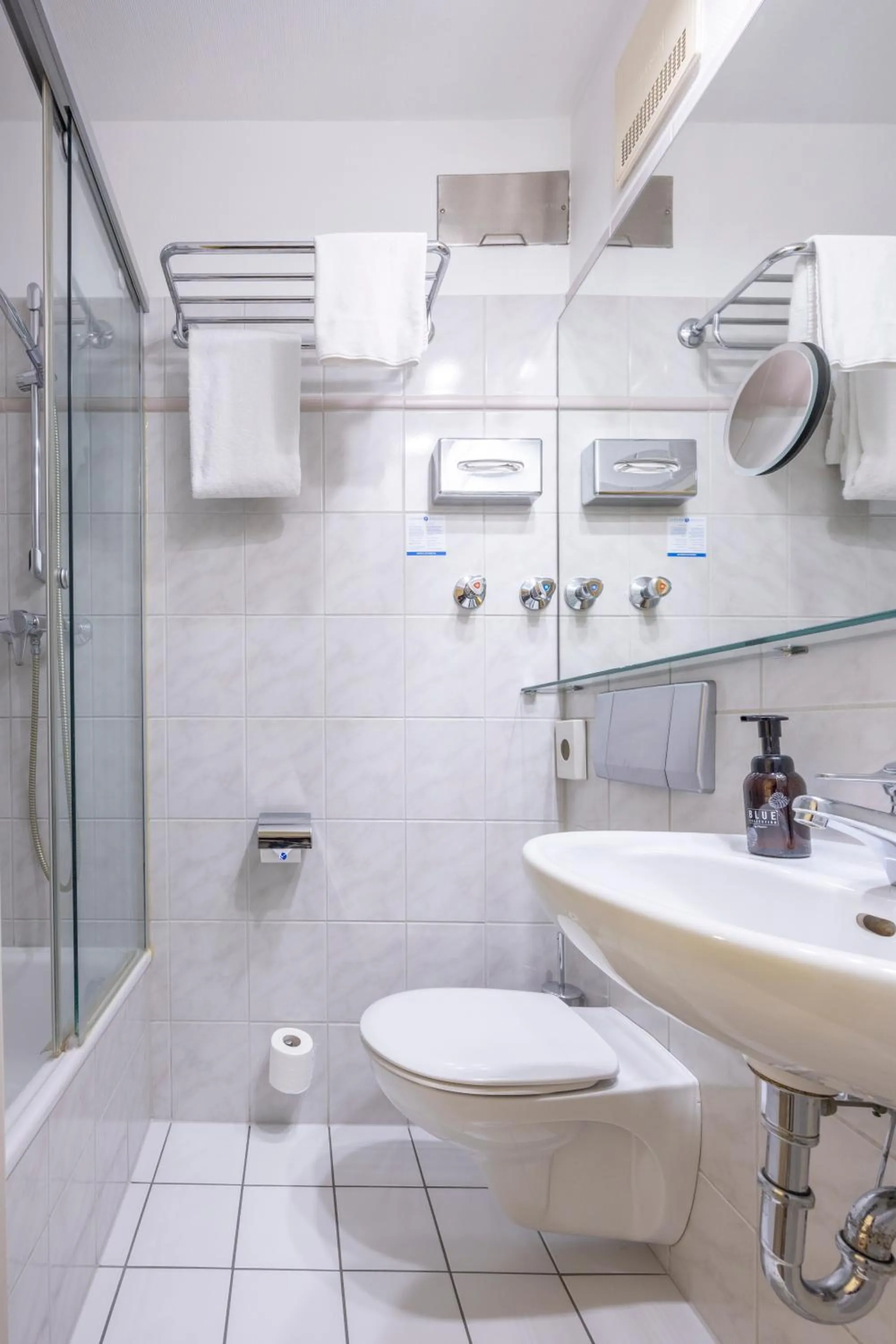 Bathroom in Fletcher Waldhotel Nordrhein-Westfalen