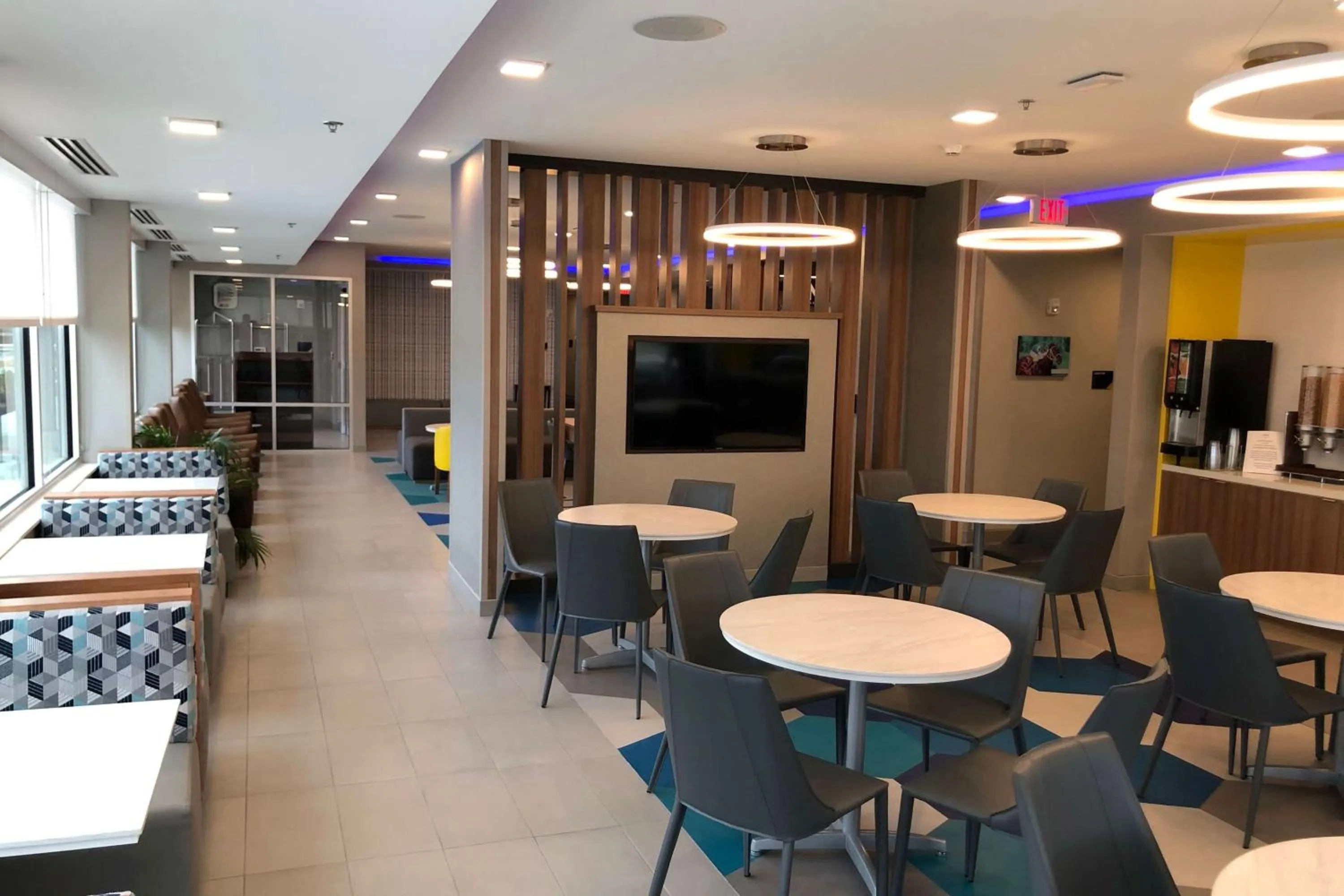 Restaurant/places to eat in Microtel Inn & Suites by Wyndham Hot Springs