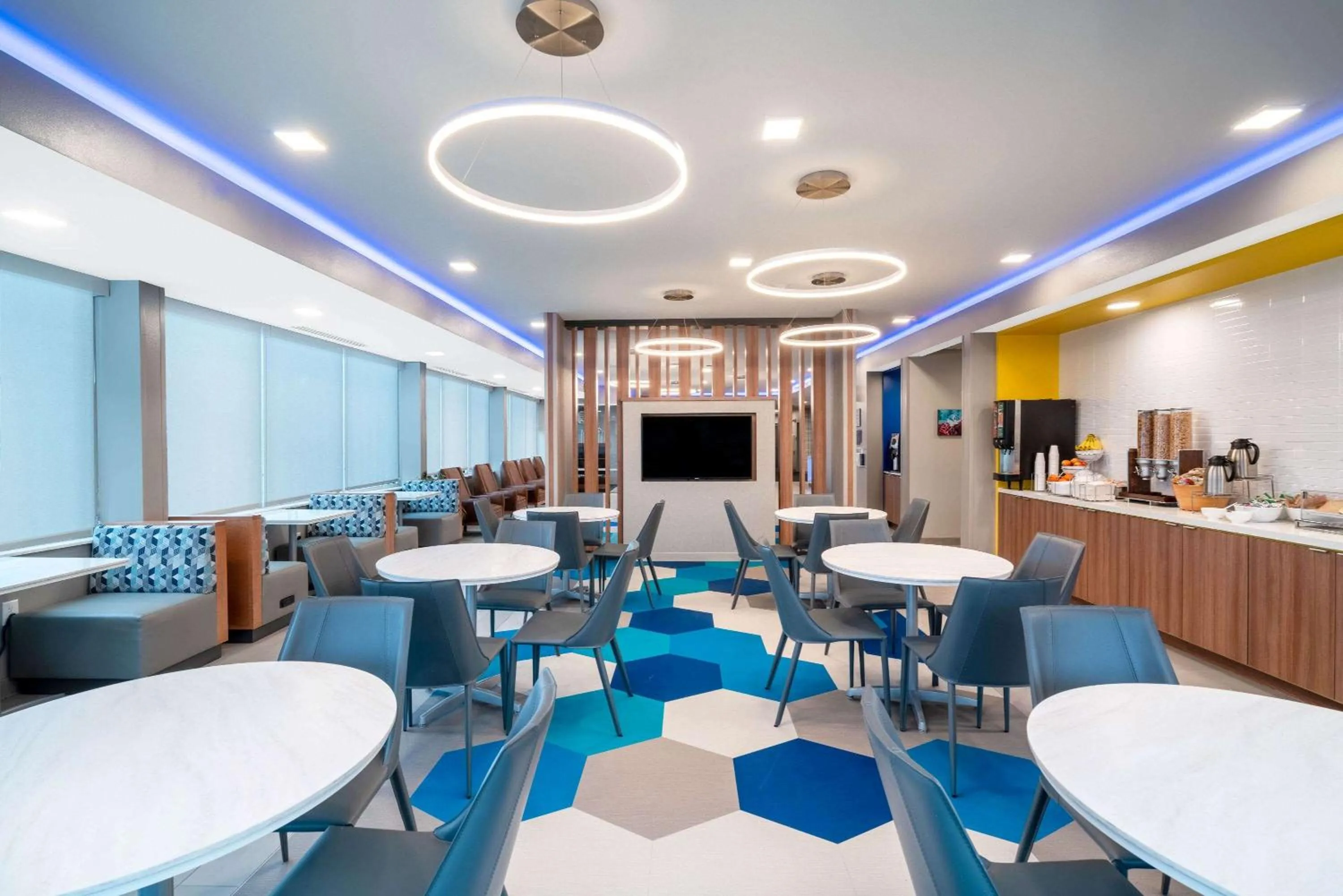 Restaurant/places to eat in Microtel Inn & Suites by Wyndham Hot Springs