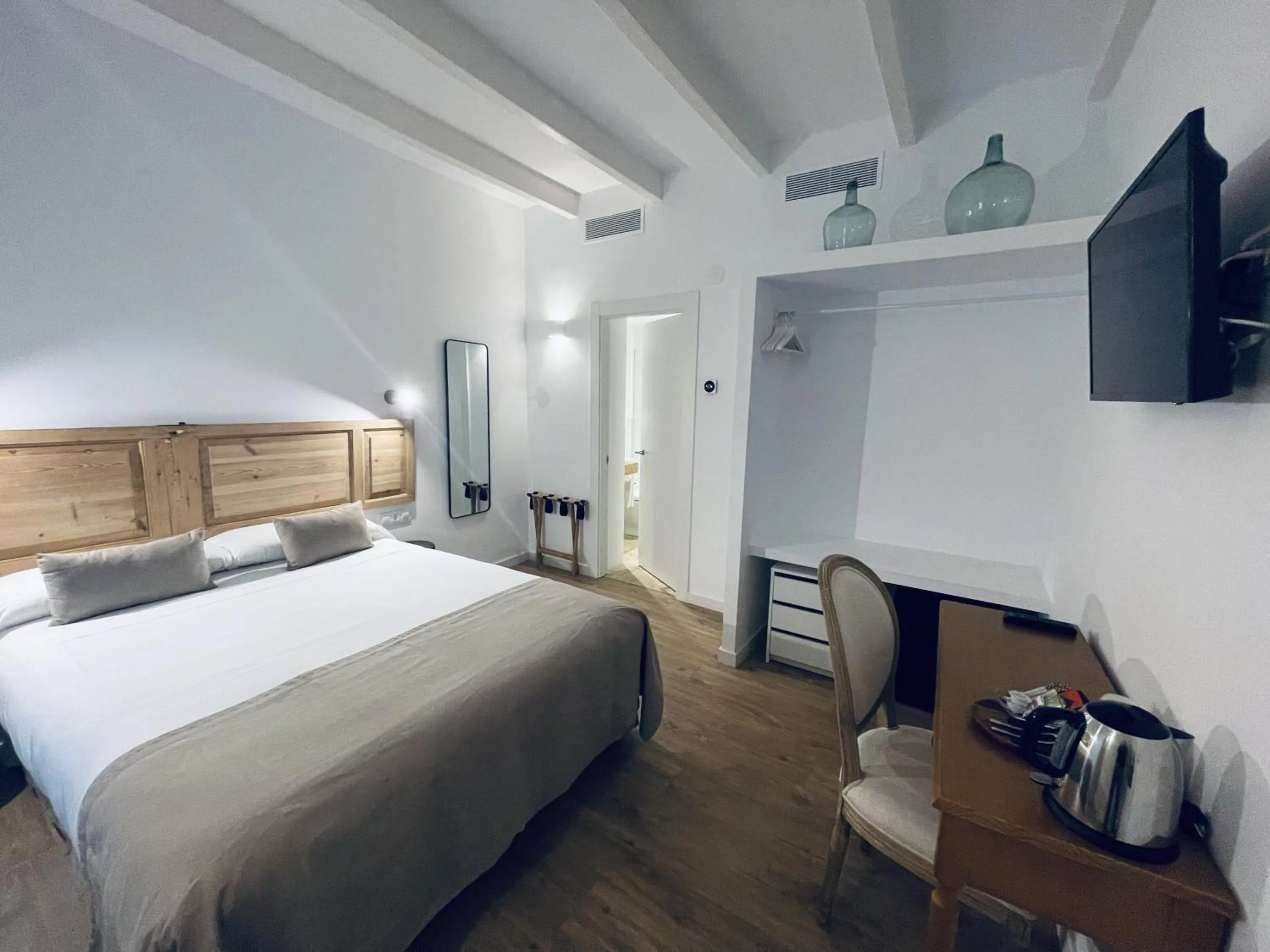 Photo of the whole room, Bed in Hotel Casa Miranda - Adults Only