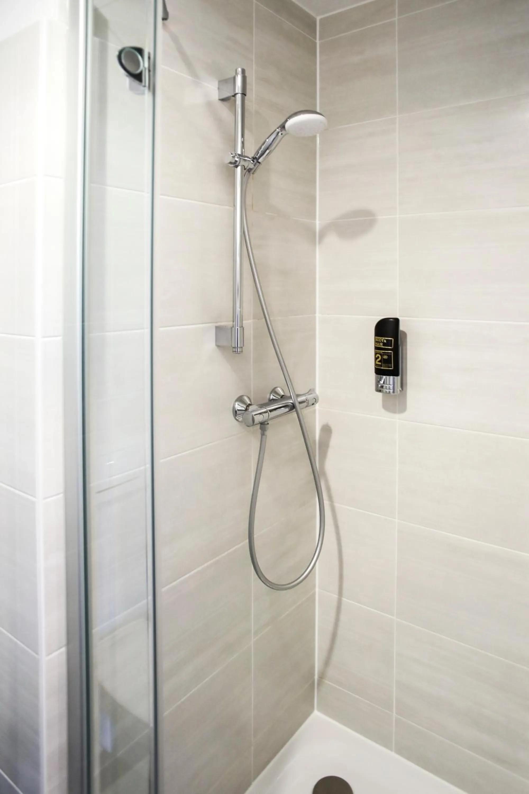 Shower in acama Hotel & Hostel Kreuzberg