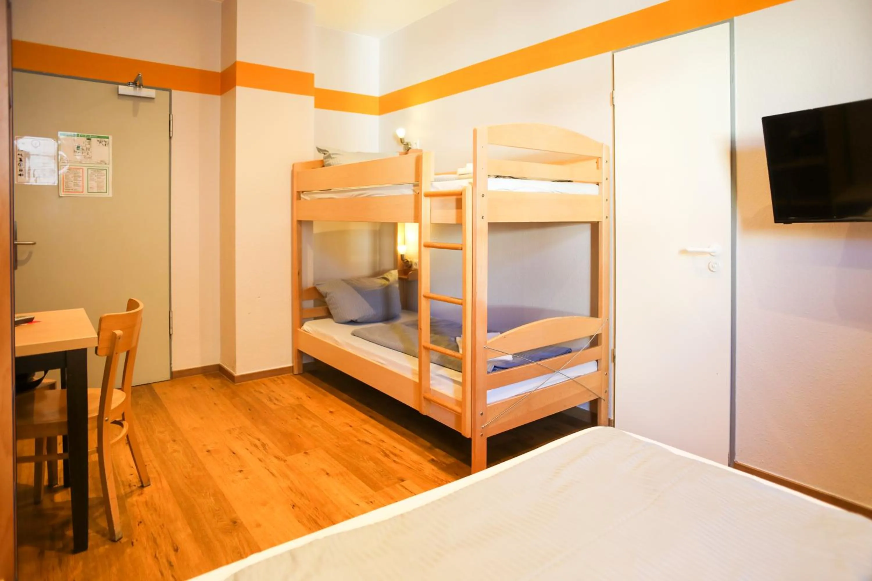 bunk bed, Bed in acama Hotel & Hostel Kreuzberg