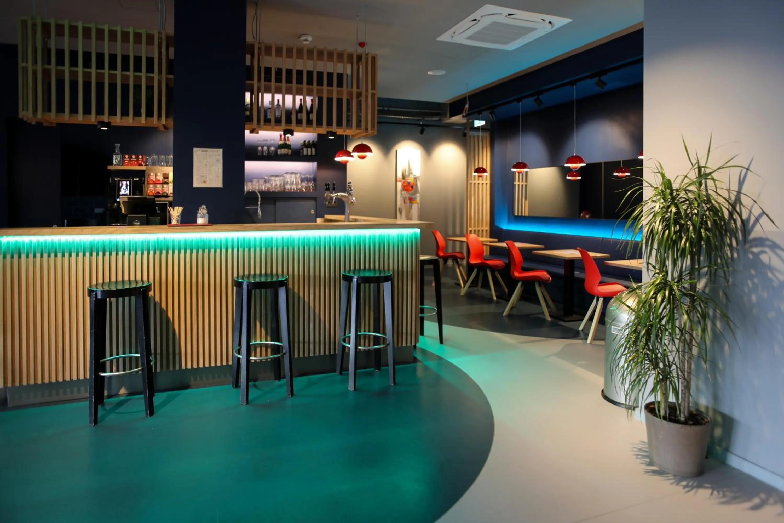 Lounge or bar in acama Hotel & Hostel Kreuzberg