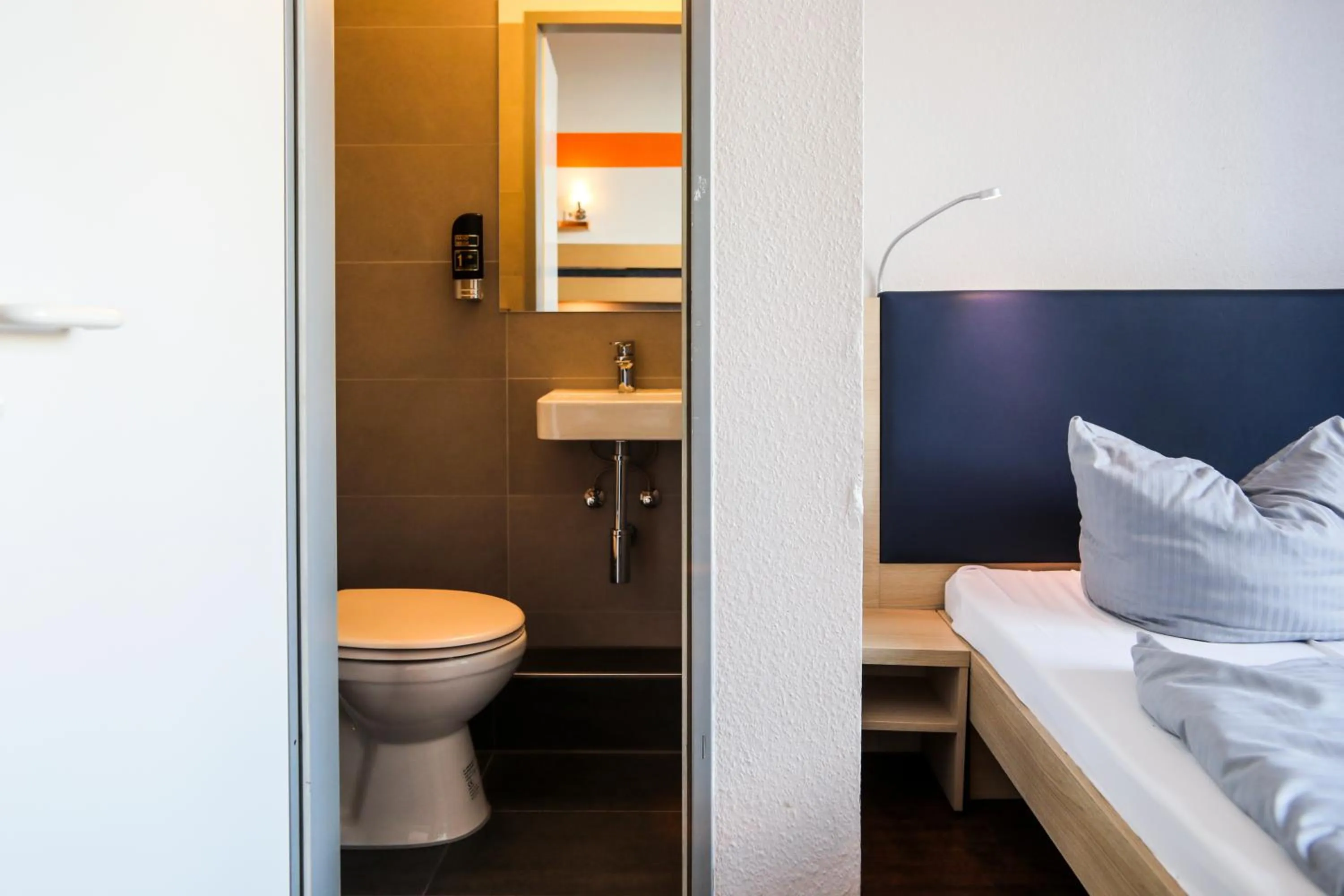 Bathroom, Bed in acama Hotel & Hostel Kreuzberg