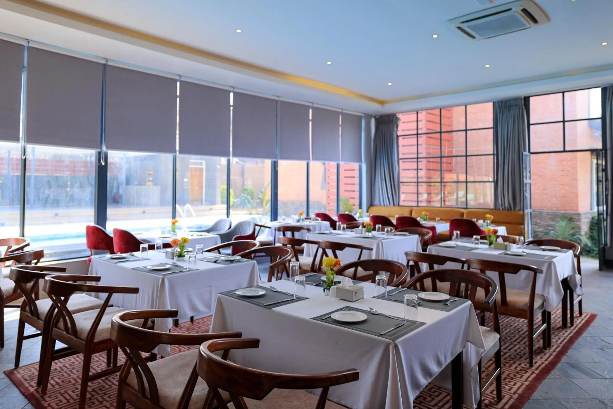 Restaurant/places to eat in Hotel Dolmaling