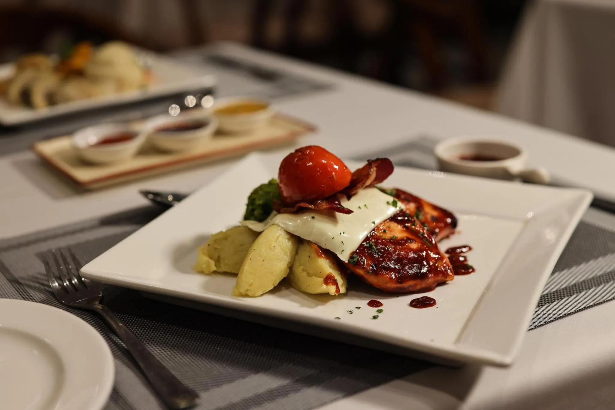 Restaurant/places to eat in Hotel Dolmaling