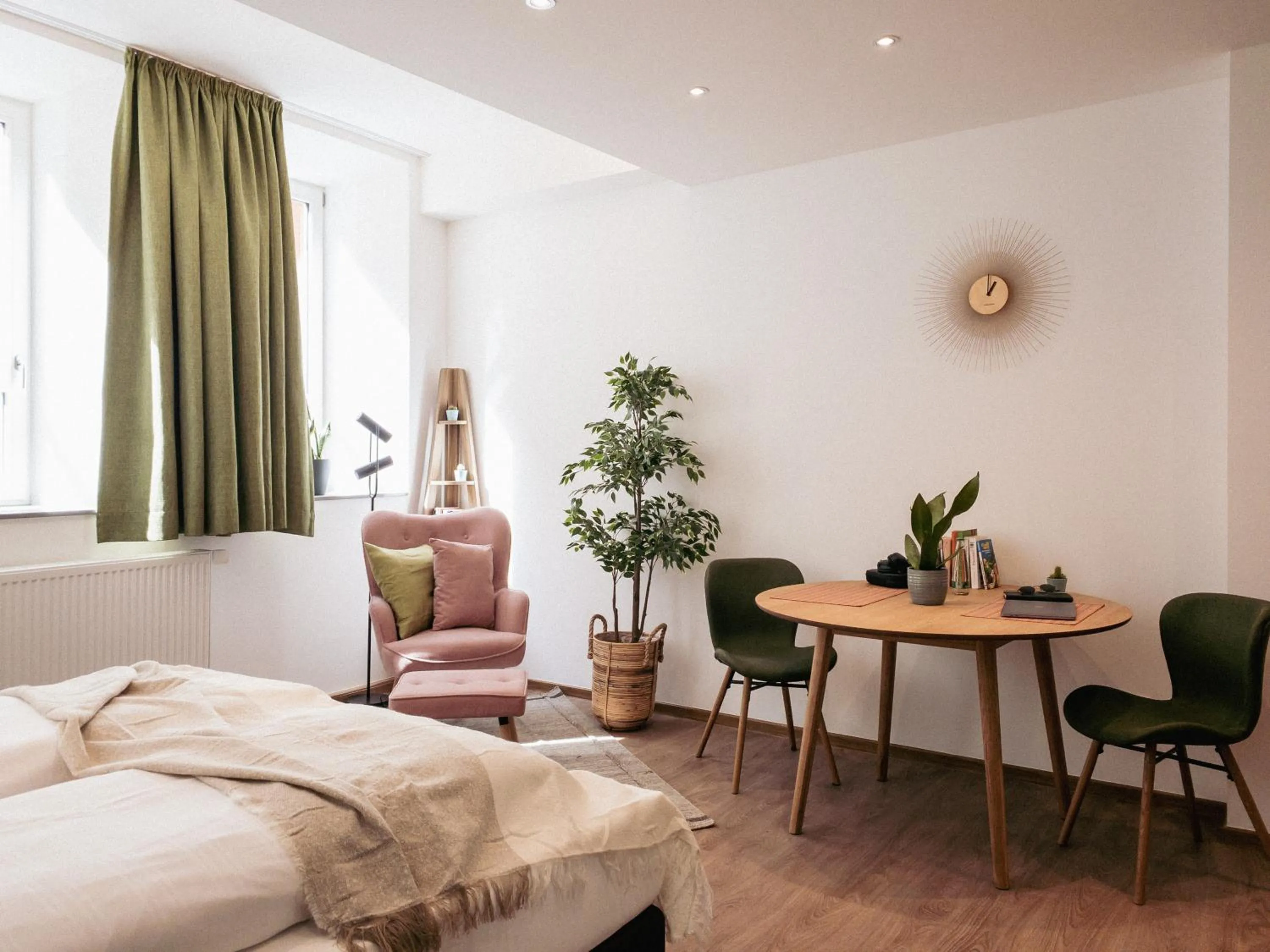 Living room, Bed in Brunnen Apartments