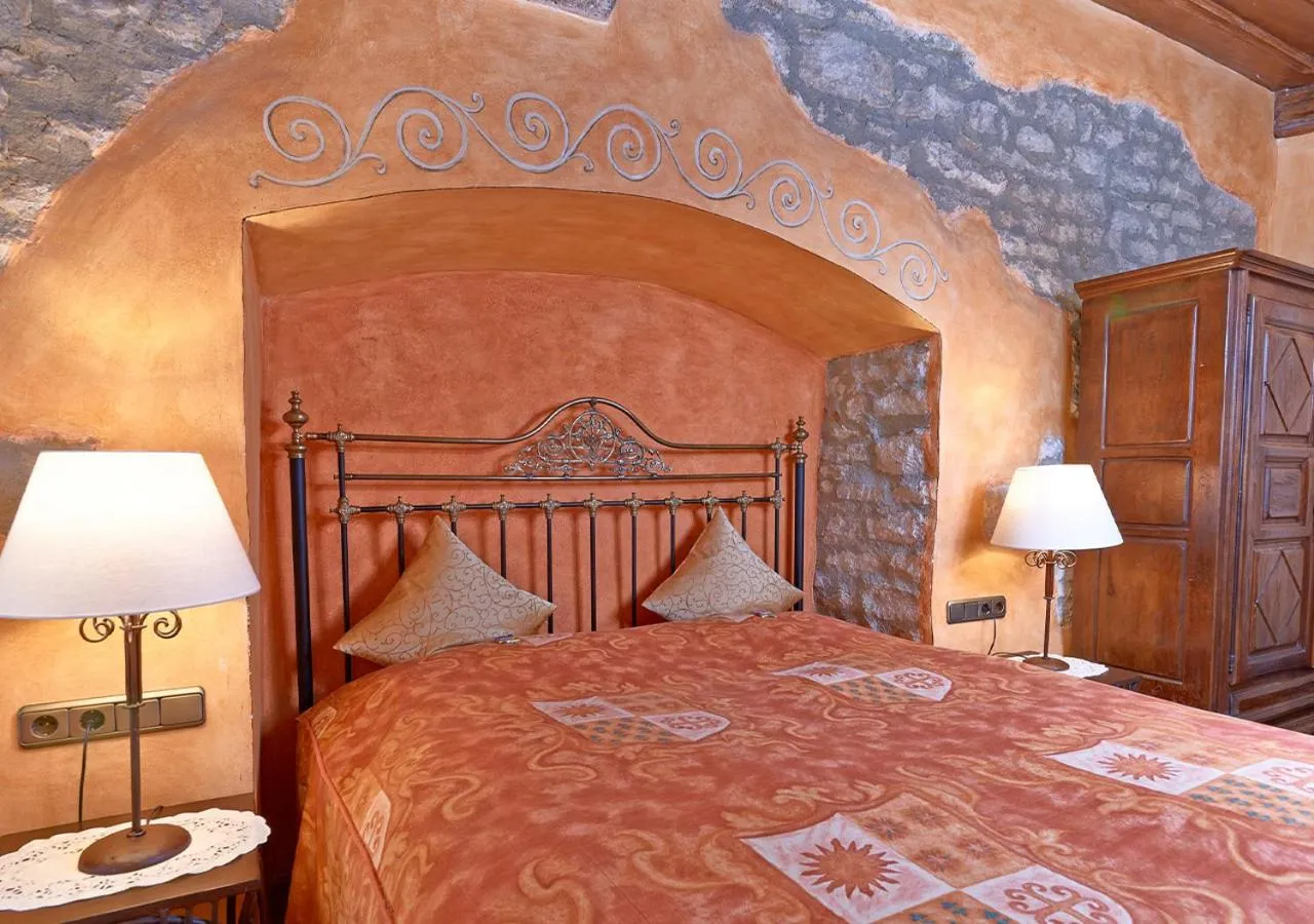 Bed in Historik Hotel Gotisches Haus garni