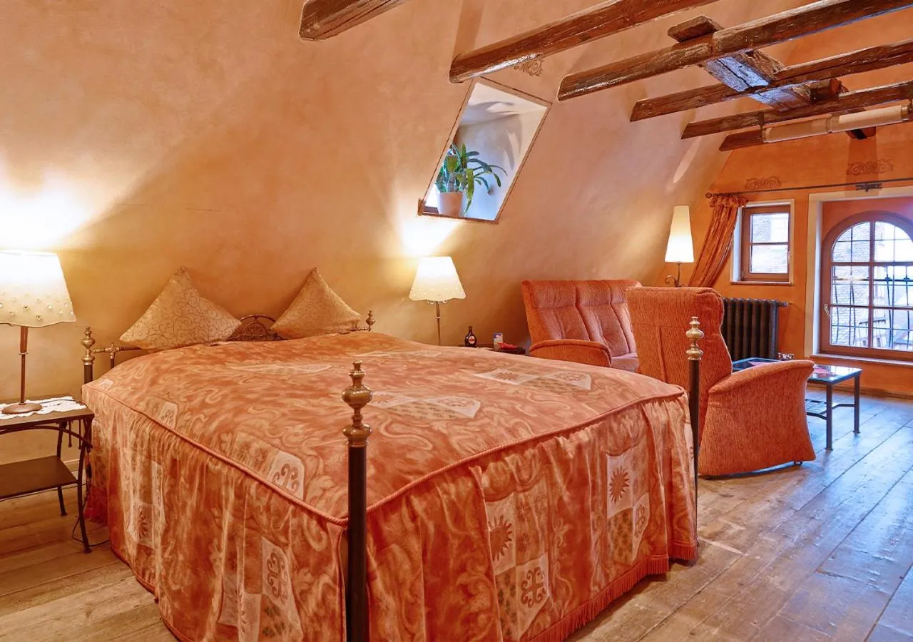 Bed in Historik Hotel Gotisches Haus garni