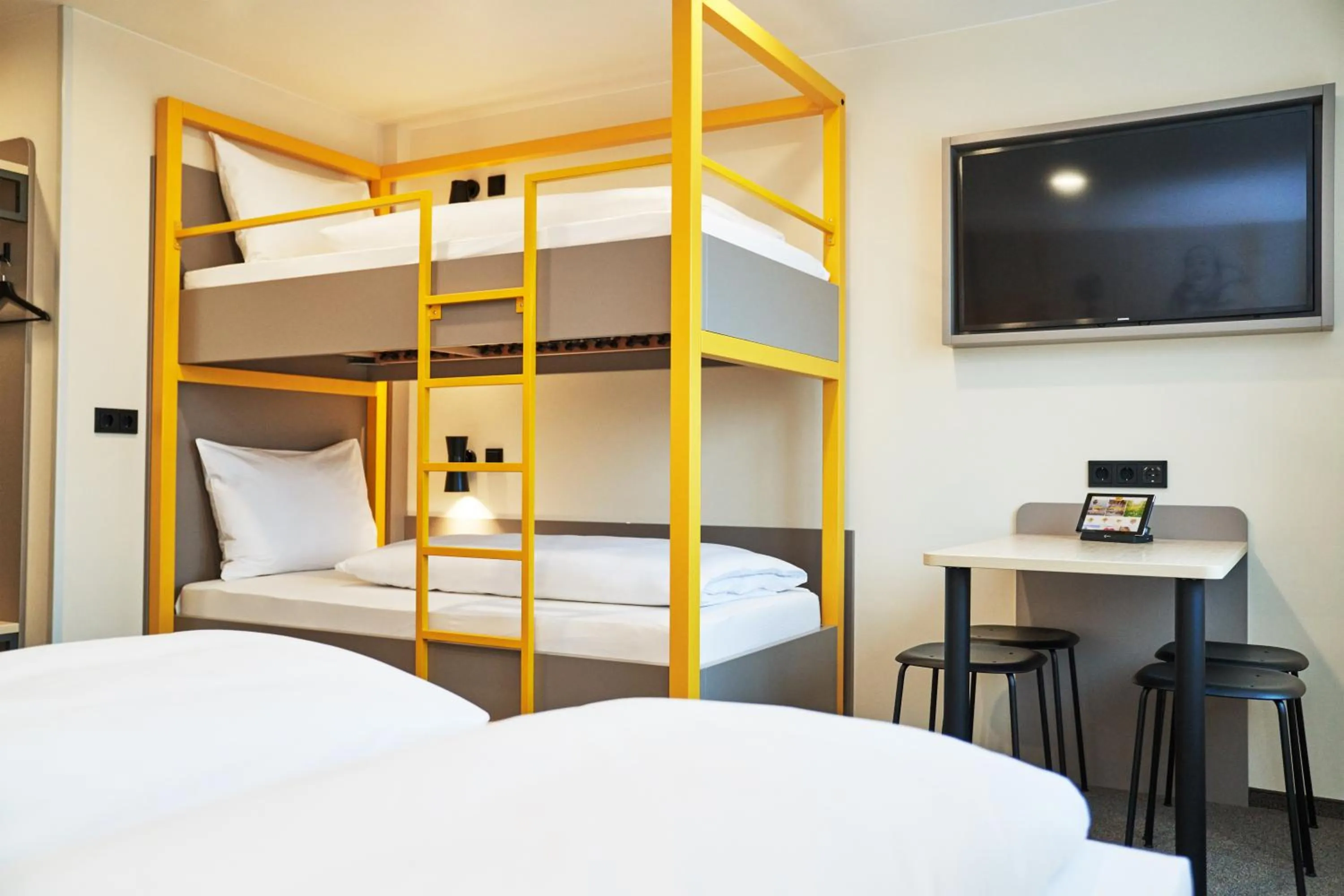 Bed in McDreams Hotel München-Nord