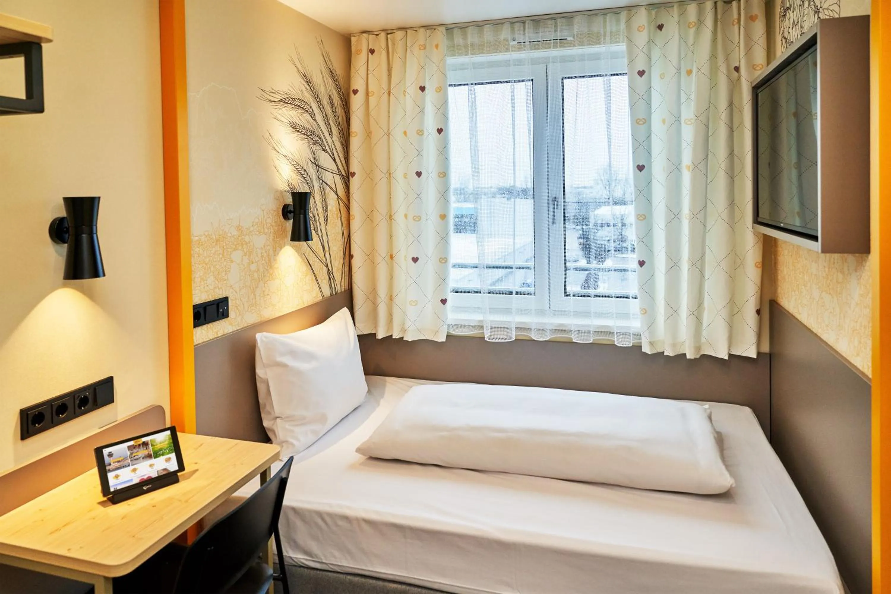 Bed in McDreams Hotel München-Nord