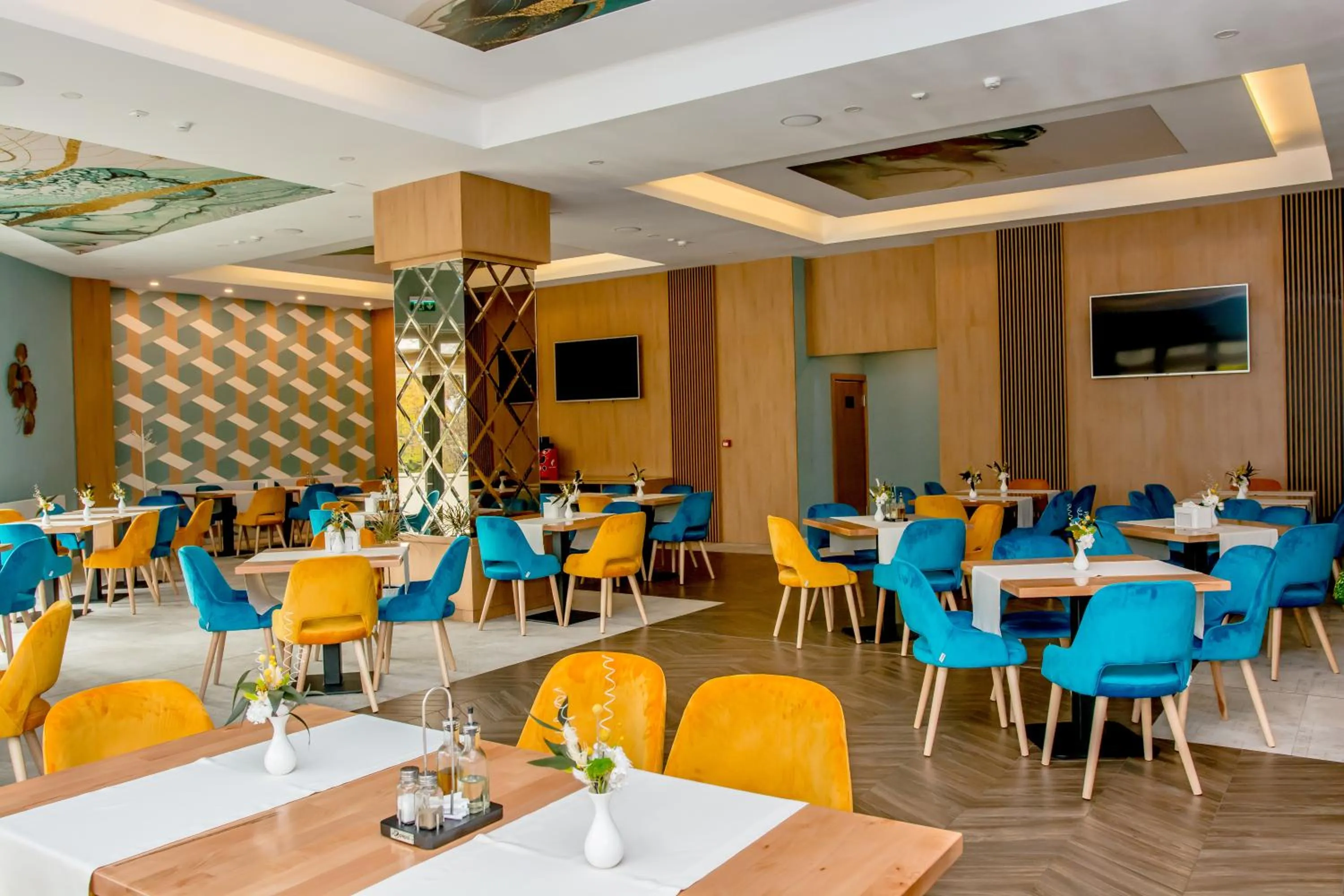 Restaurant/places to eat in GRAND VIEW Hotel & Suites Copou