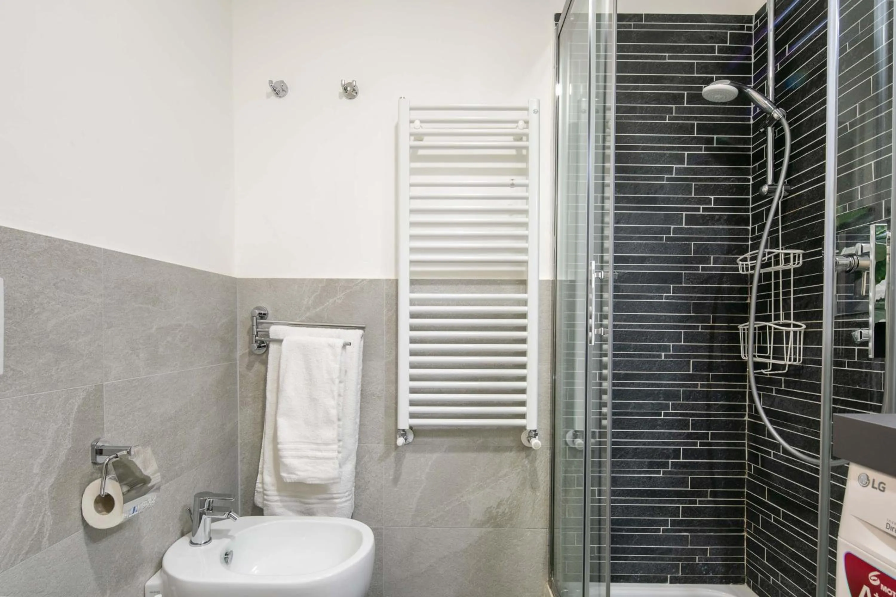 Bathroom in Pepi Modern by Mmega