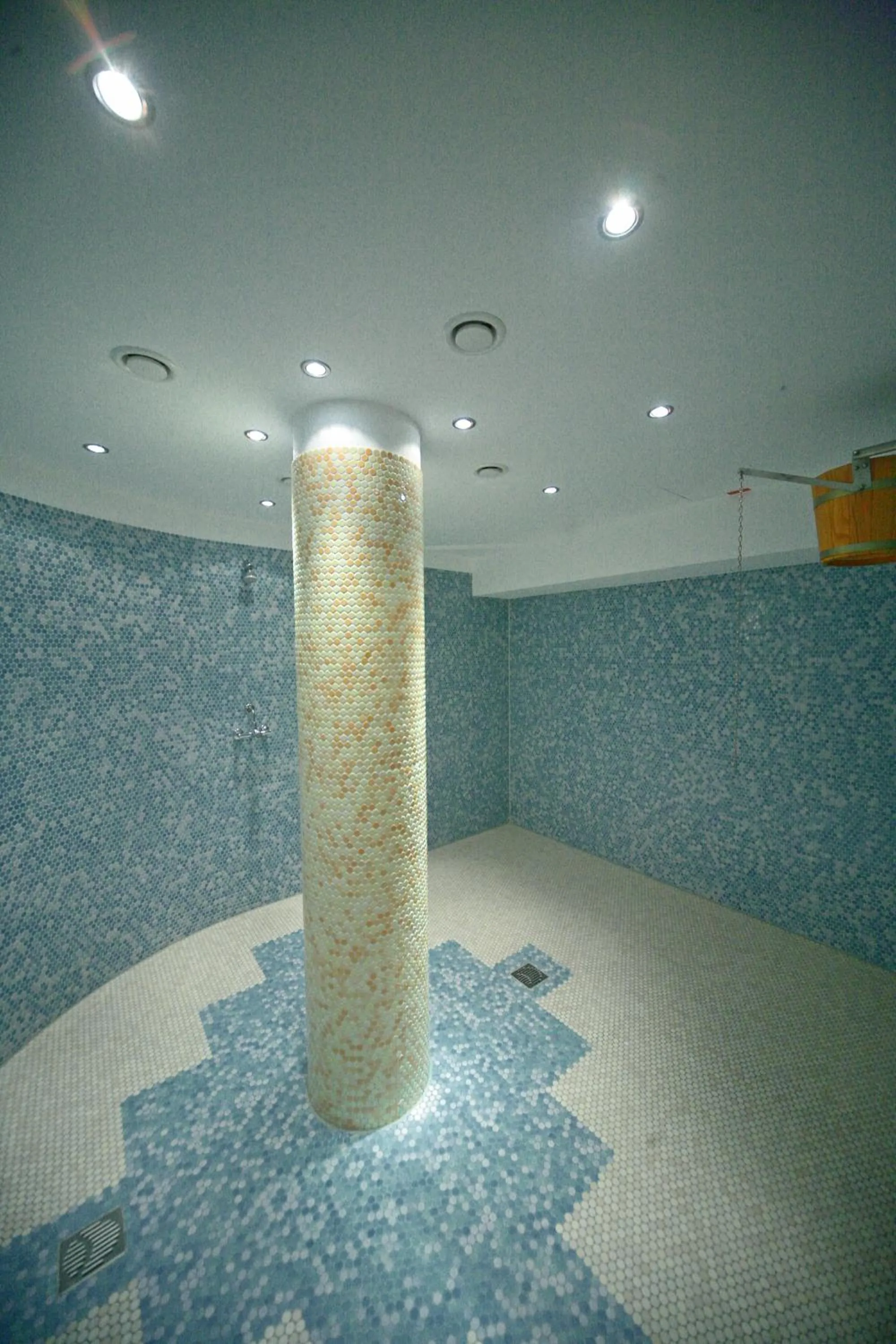 Sauna, Swimming Pool in Hotel von Euch