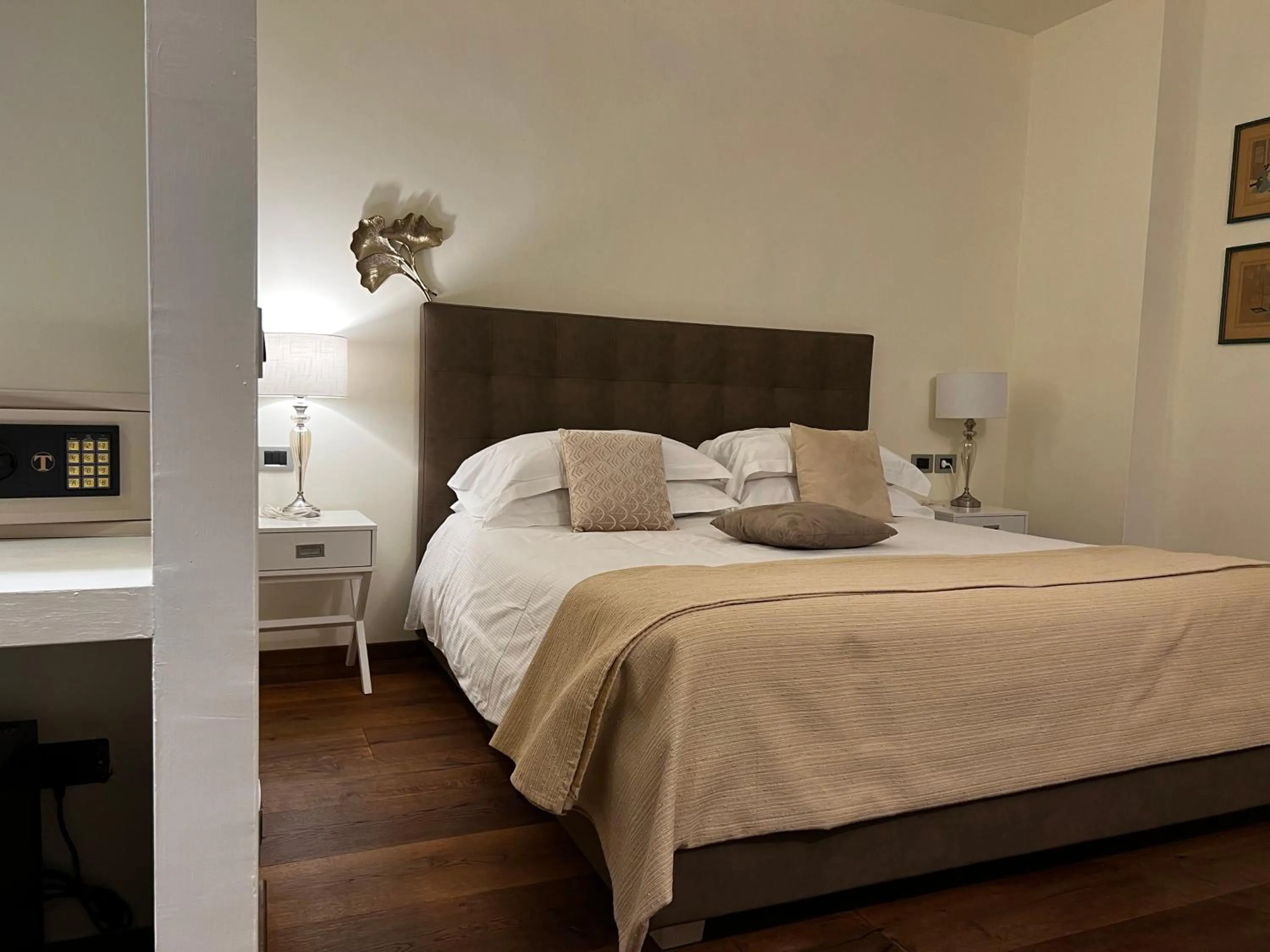 Photo of the whole room, Bed in SIGNORIA '64