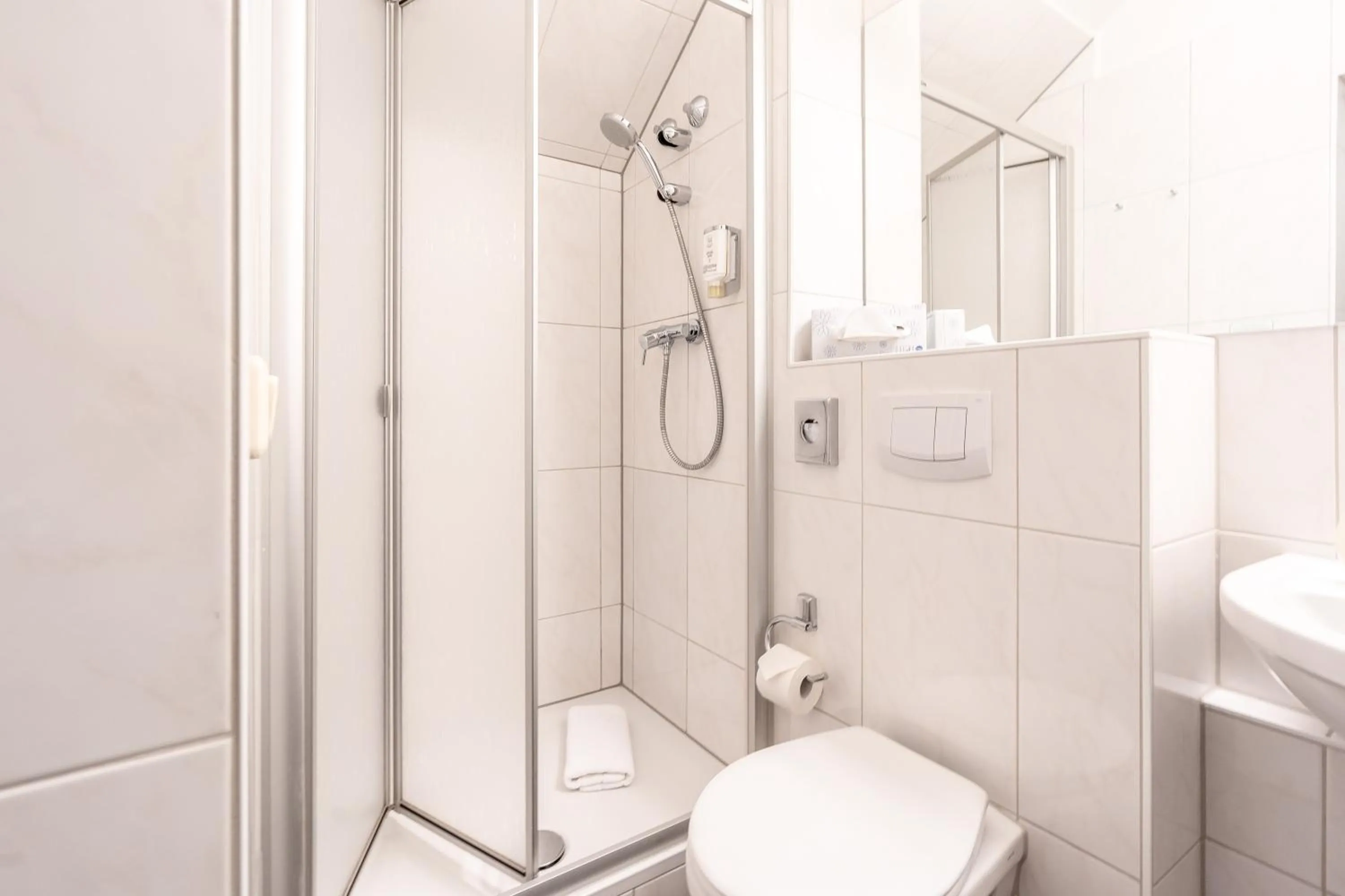 Bathroom in Hotel Demas München-Unterhaching