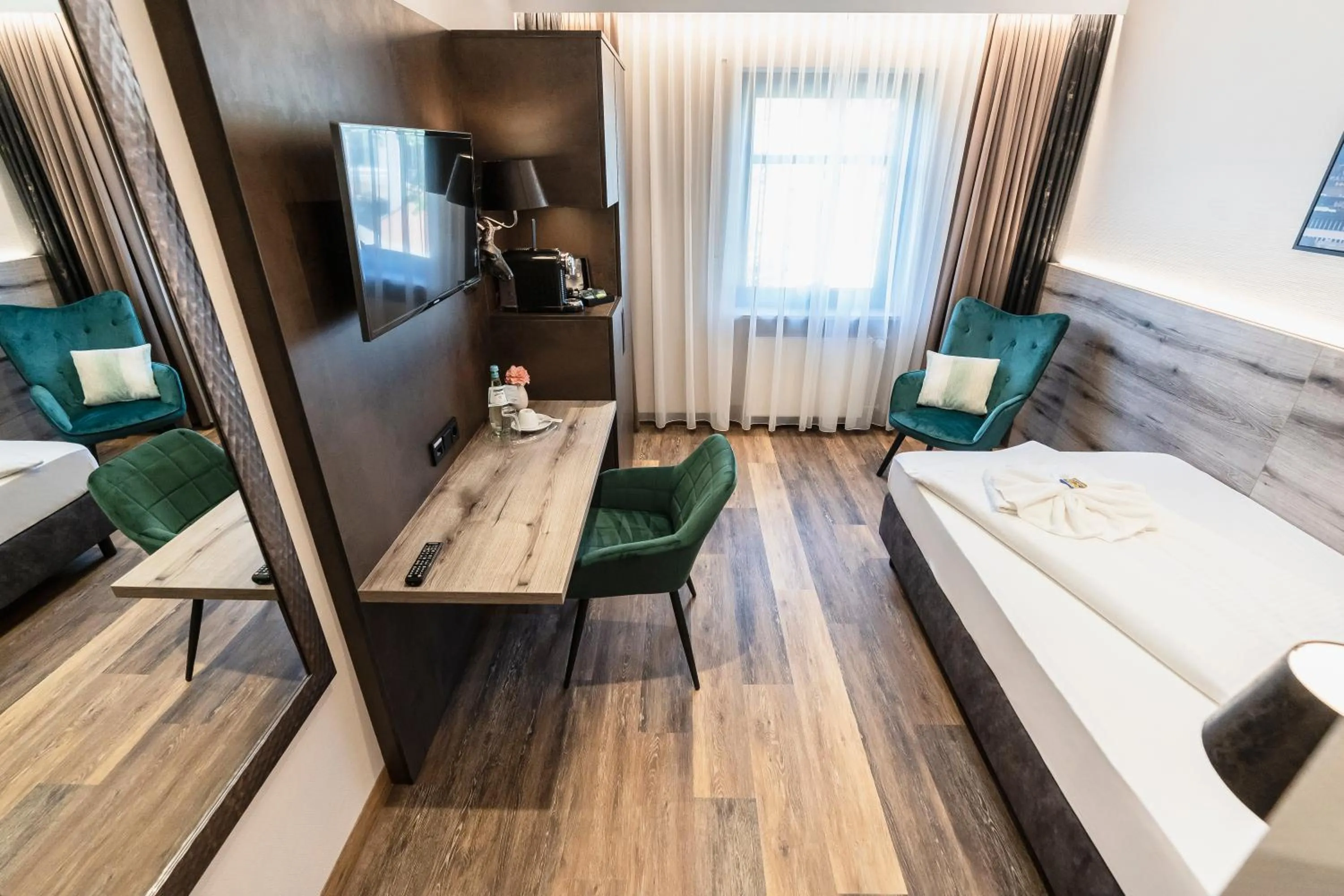 Photo of the whole room, Bed in Hotel Demas München-Unterhaching