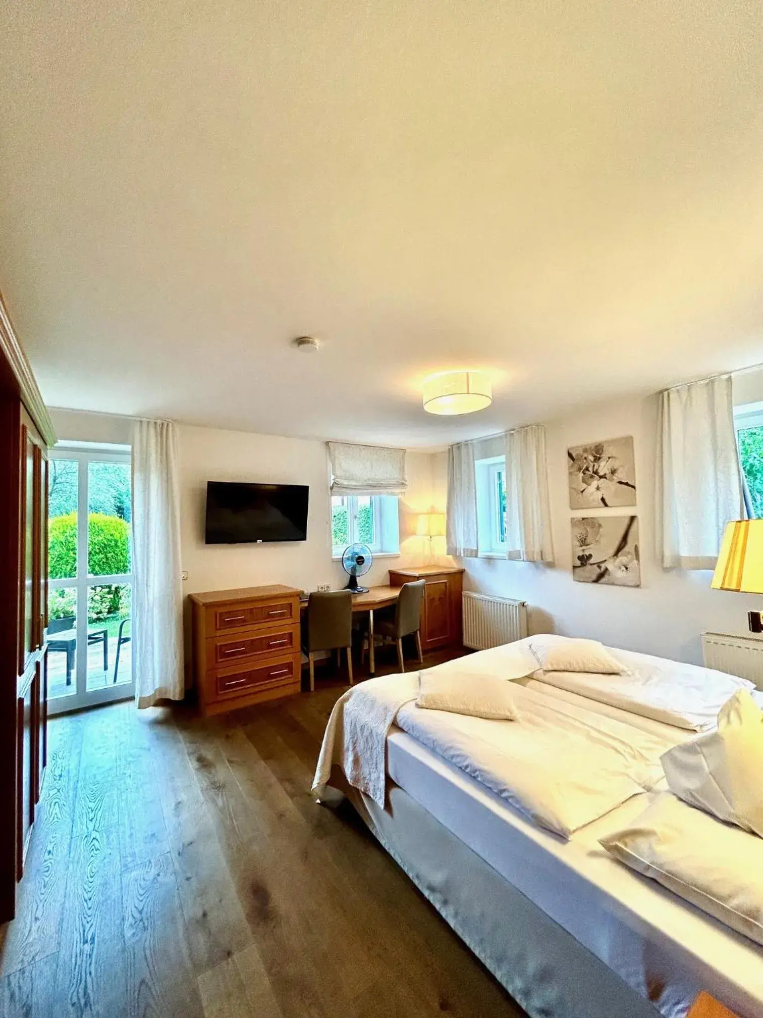 Double Room with Terrace - single occupancy in Hotel Fischerhaus Double Room with Terrace - single occupancy in Hotel Fischerhaus