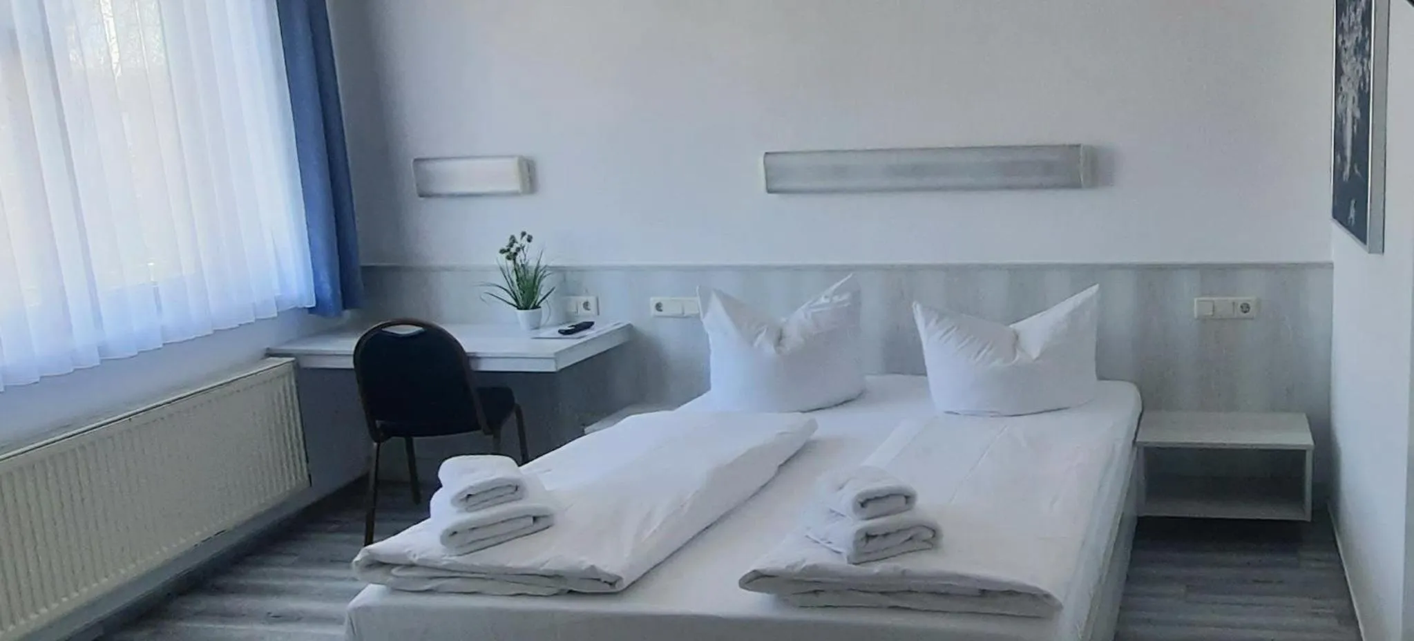 Photo of the whole room, Bed in Central-Hotel Tegel