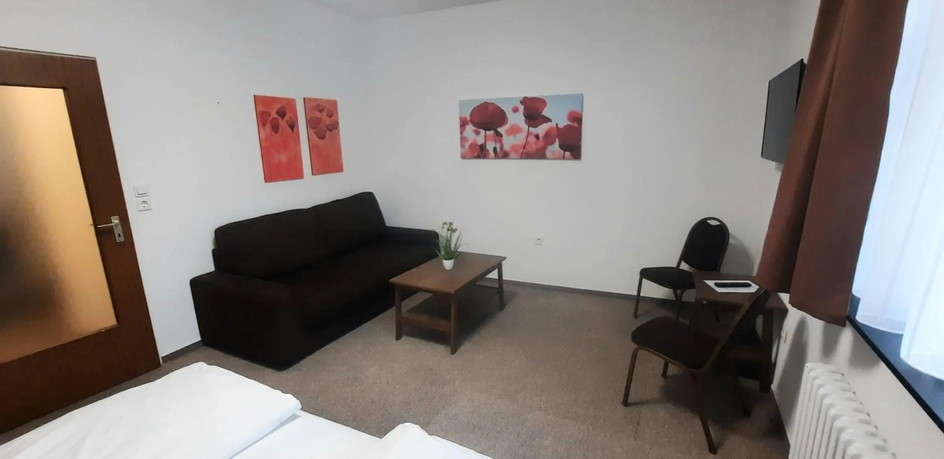 Photo of the whole room, Bed in Central-Hotel Tegel