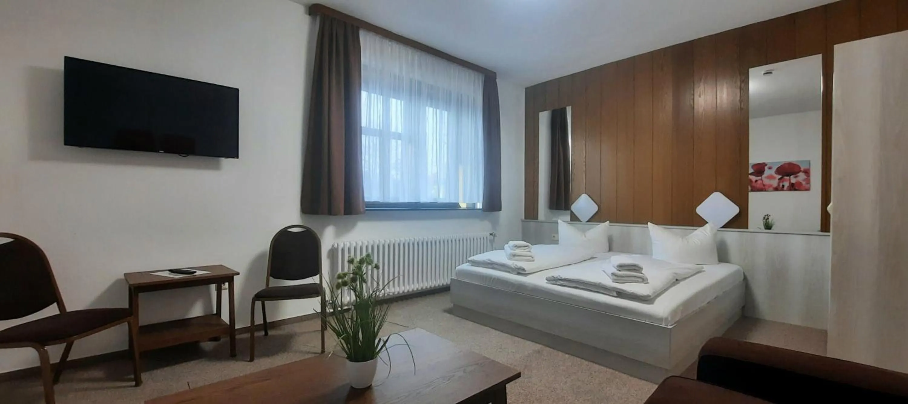 Photo of the whole room, Bed in Central-Hotel Tegel