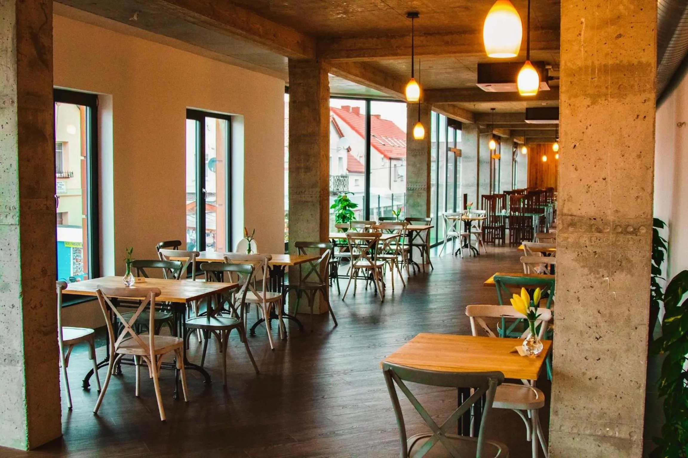 Restaurant/places to eat in AMBER PORT