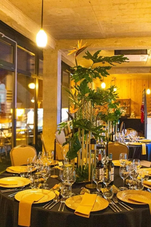 Restaurant/places to eat in AMBER PORT