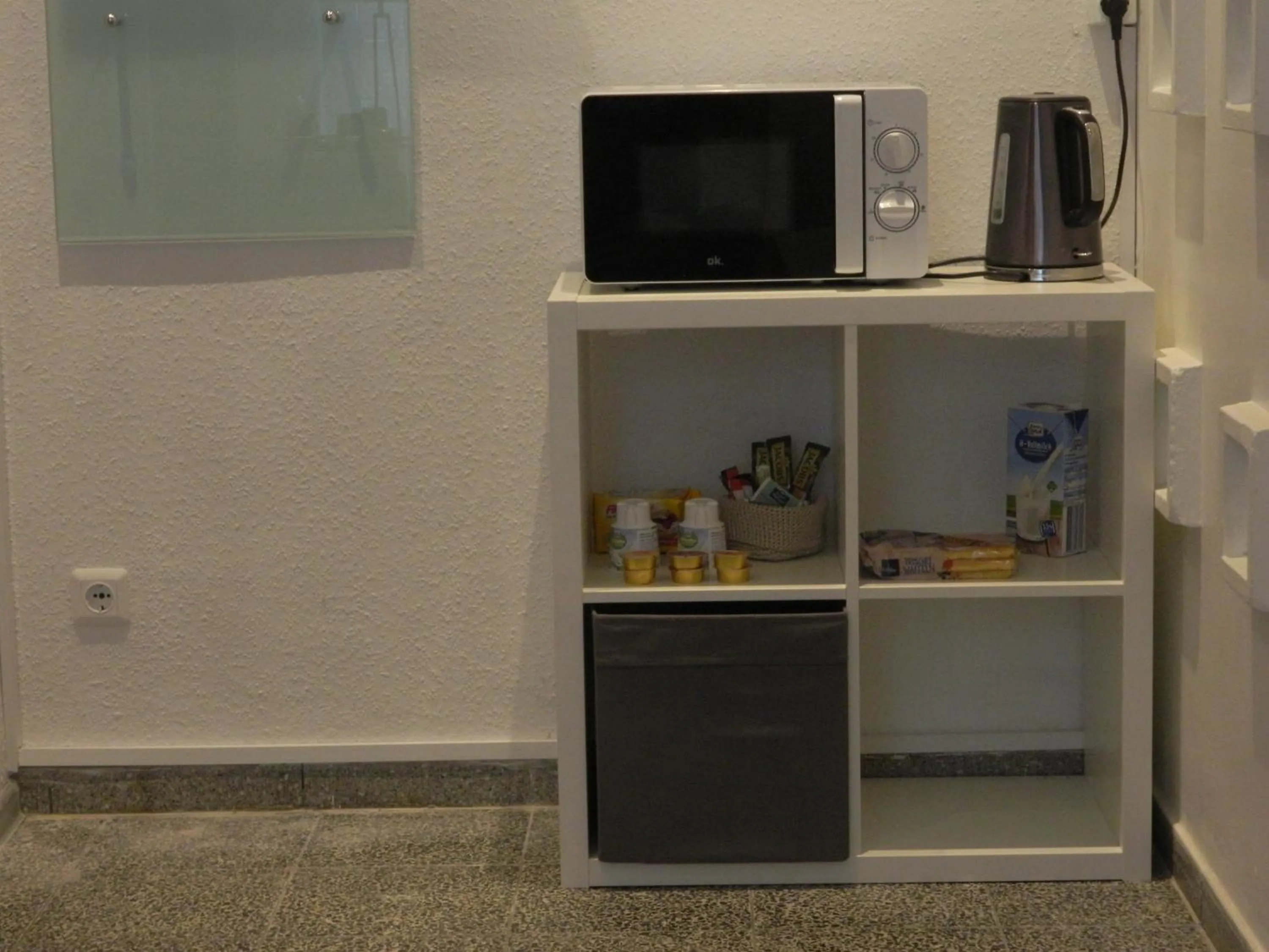 Coffee/tea facilities in K&S Apartments