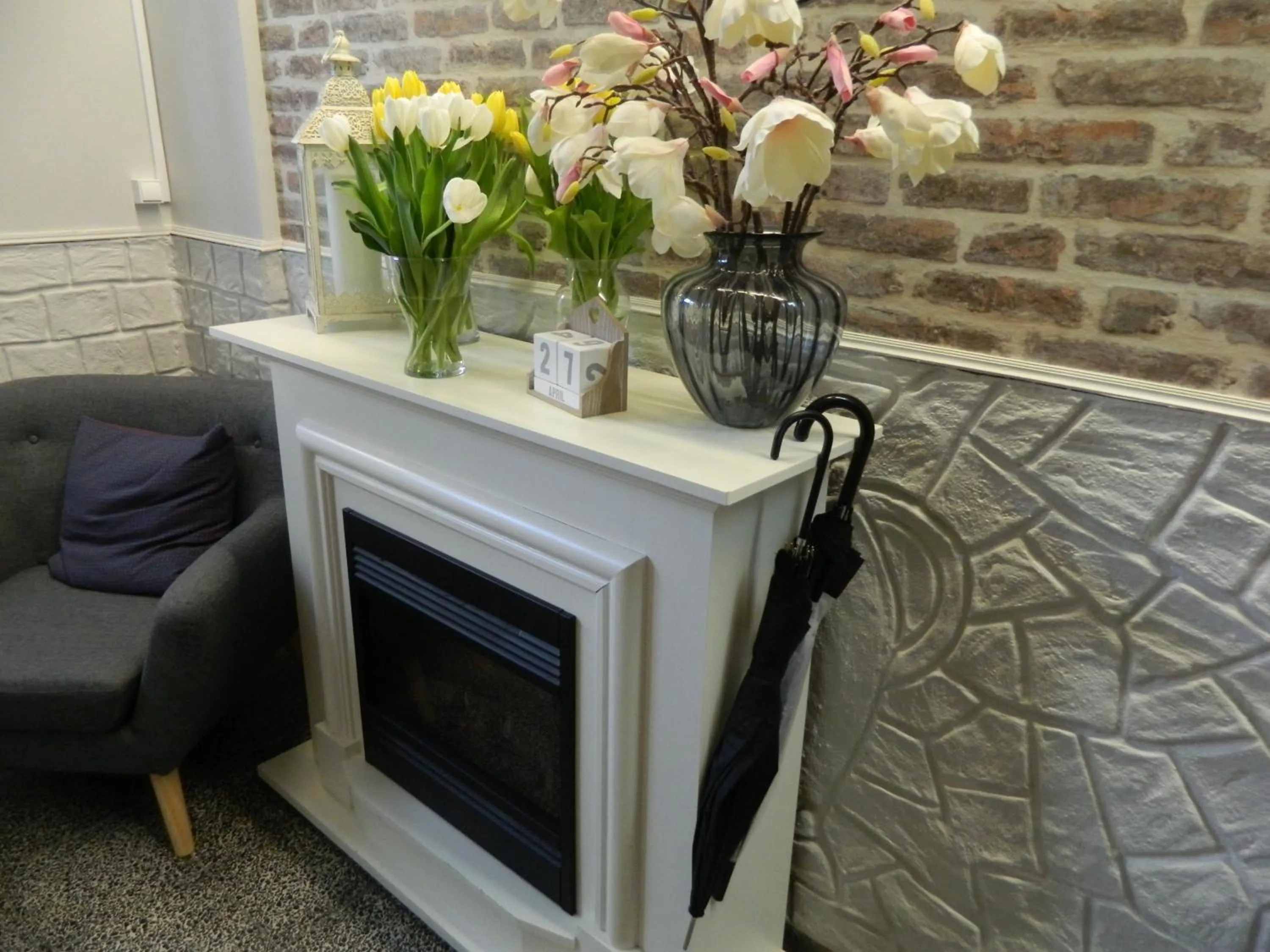 Communal lounge/ TV room in K&S Apartments