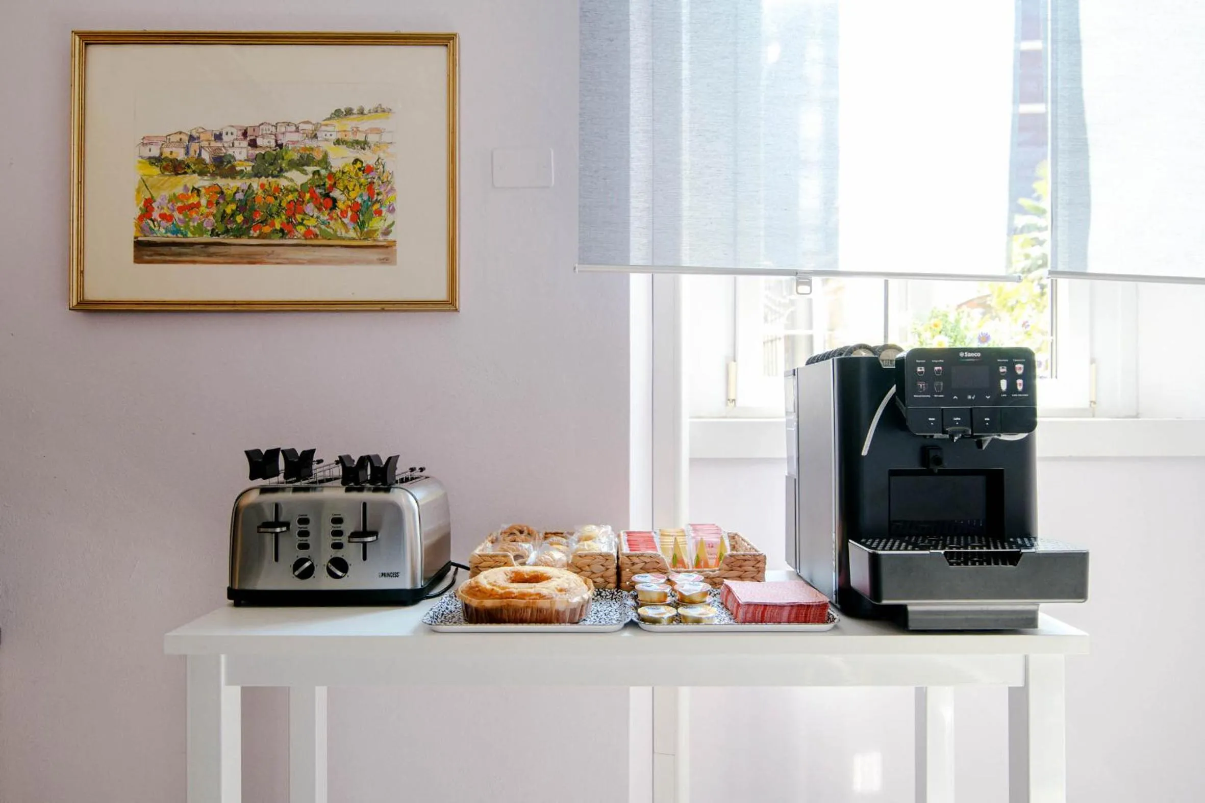 Breakfast in Downtown Rooms