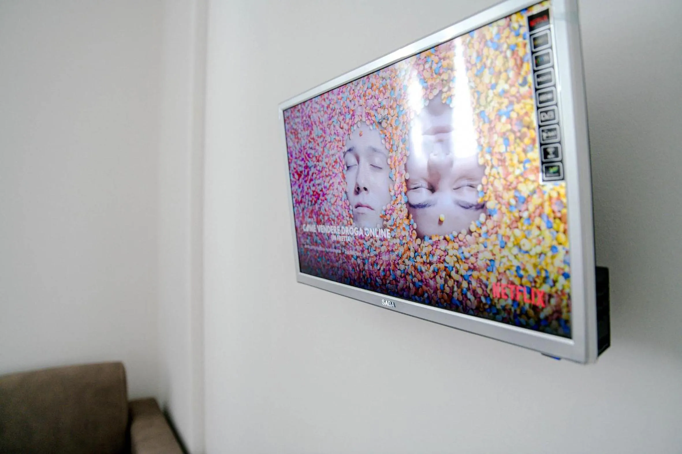 TV and multimedia in Downtown Rooms