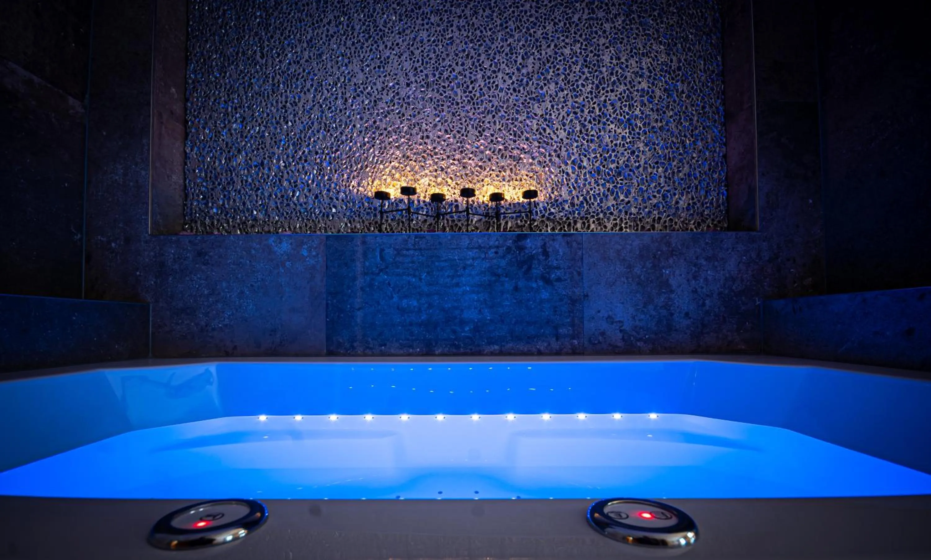 Hot Tub in Hotel Amselgrundschlößchen