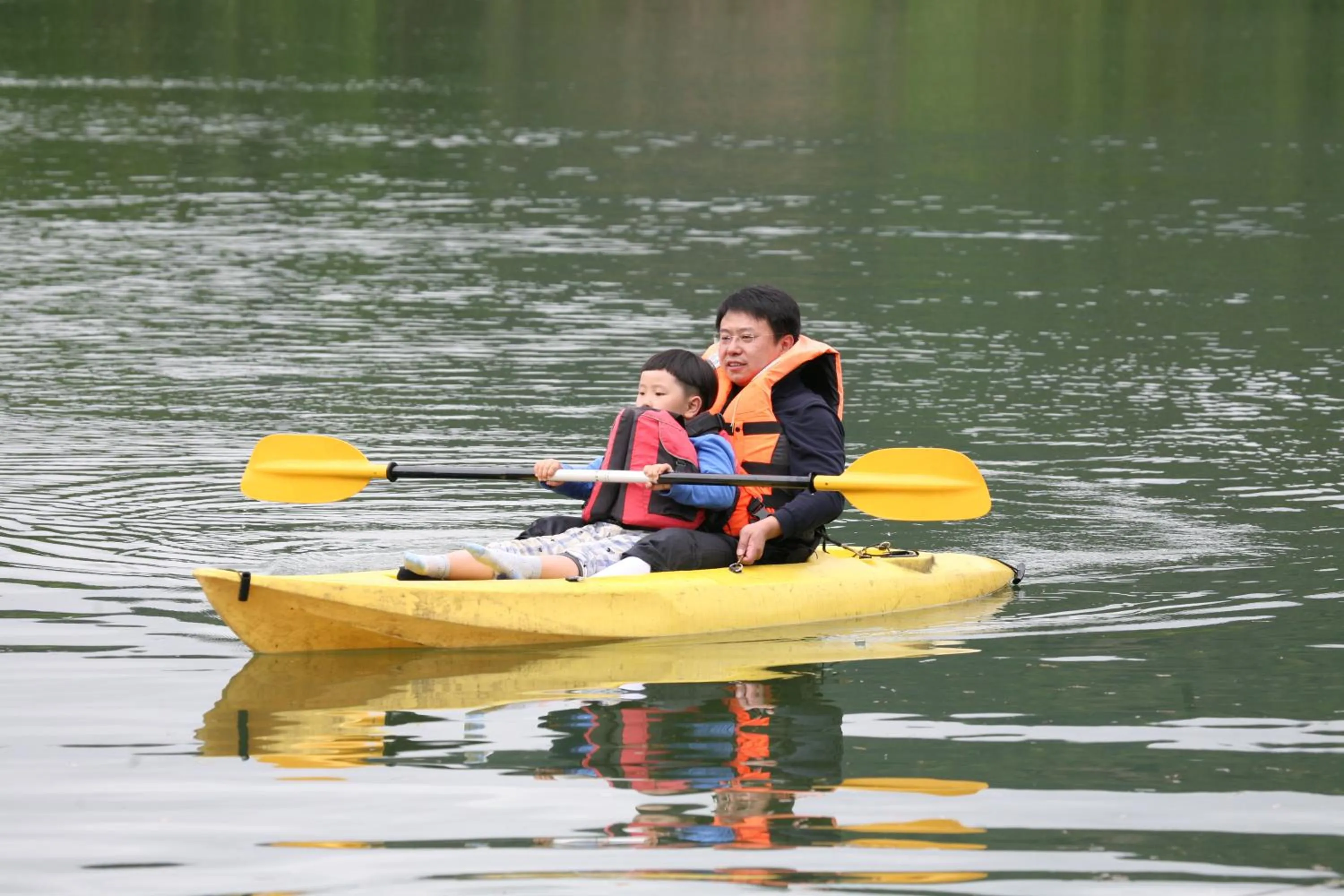 Canoeing in Huangshan Demaotang Hotel